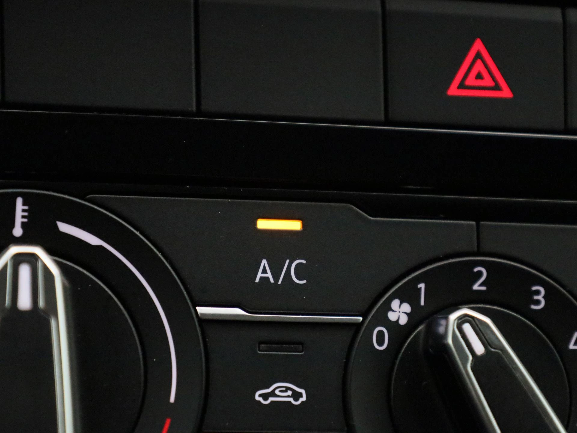 Volkswagen-T-Cross-image-18