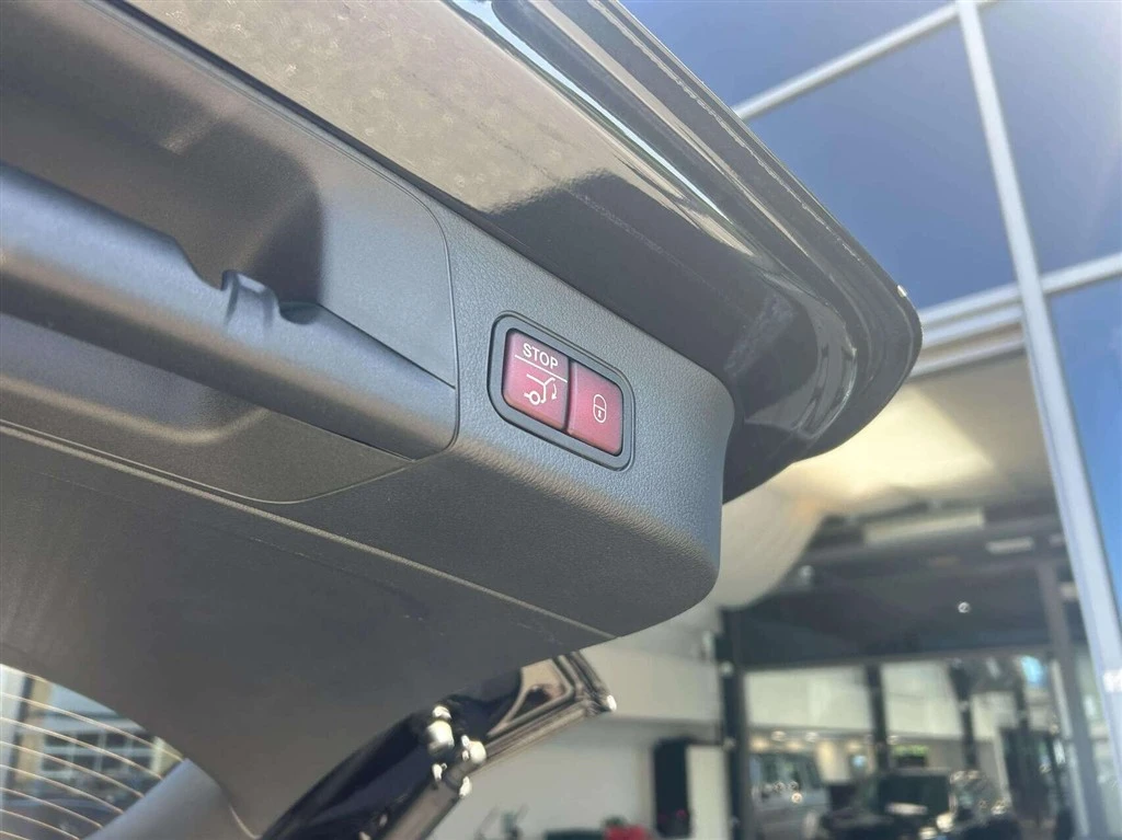 Mercedes-Benz-EQB-image-24