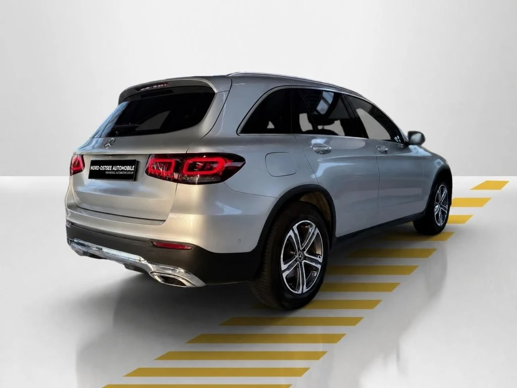 Mercedes-Benz-GLC 220 d-image-13