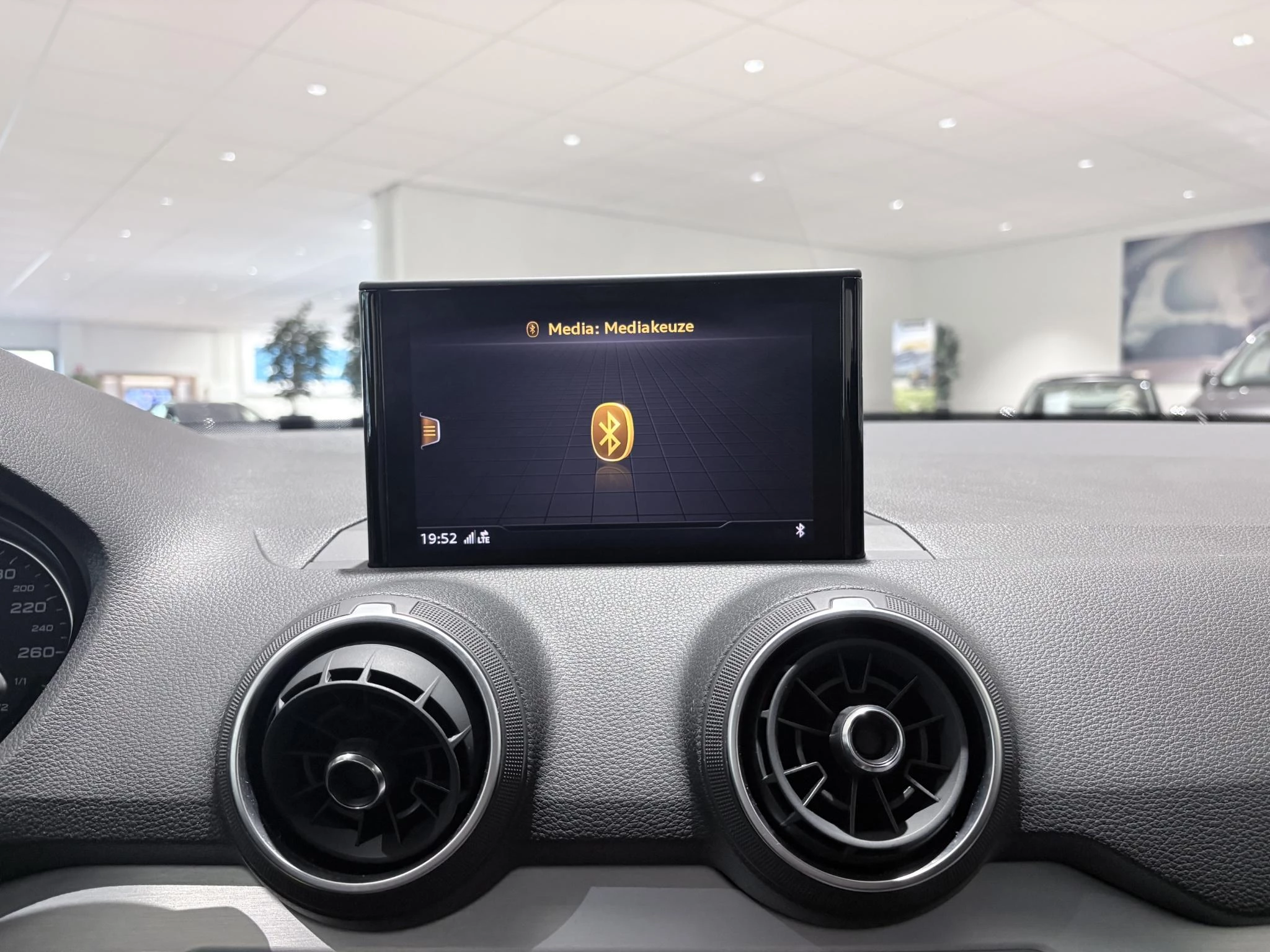 Audi-Q2-image-23