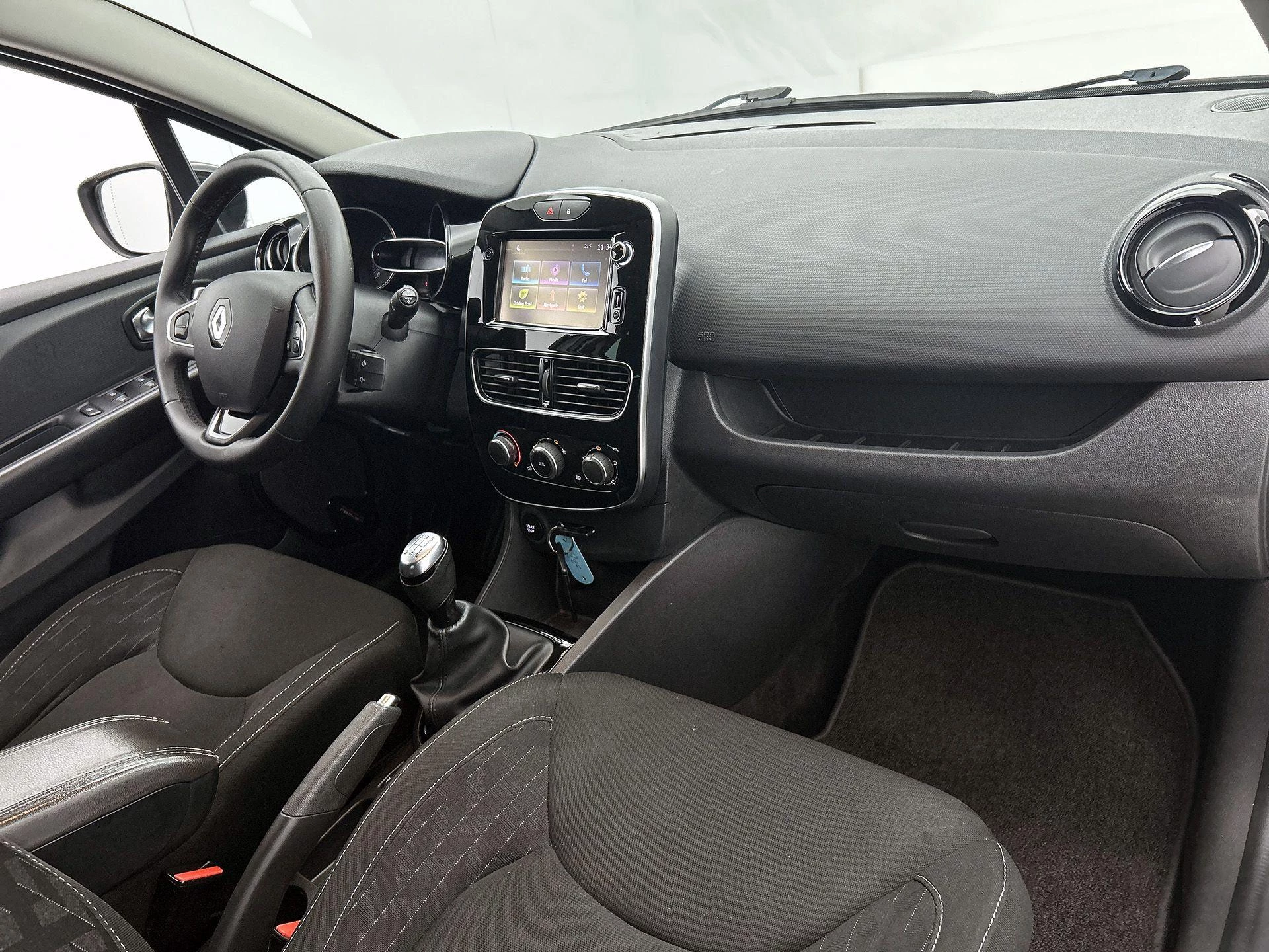Renault-Clio-image-17