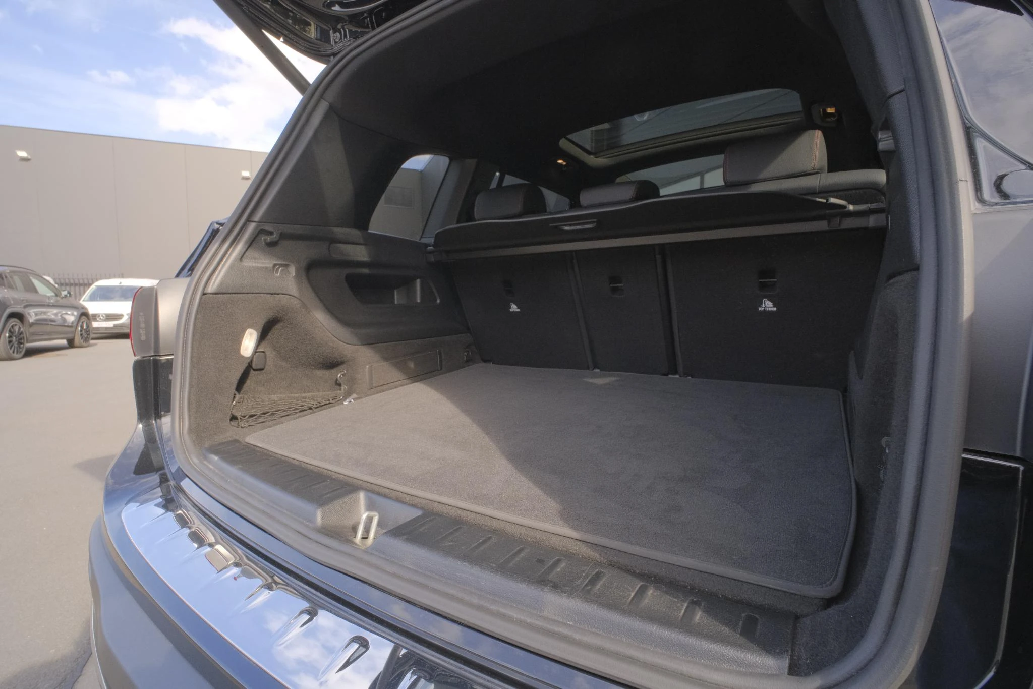 Mercedes-Benz-EQB-image-25