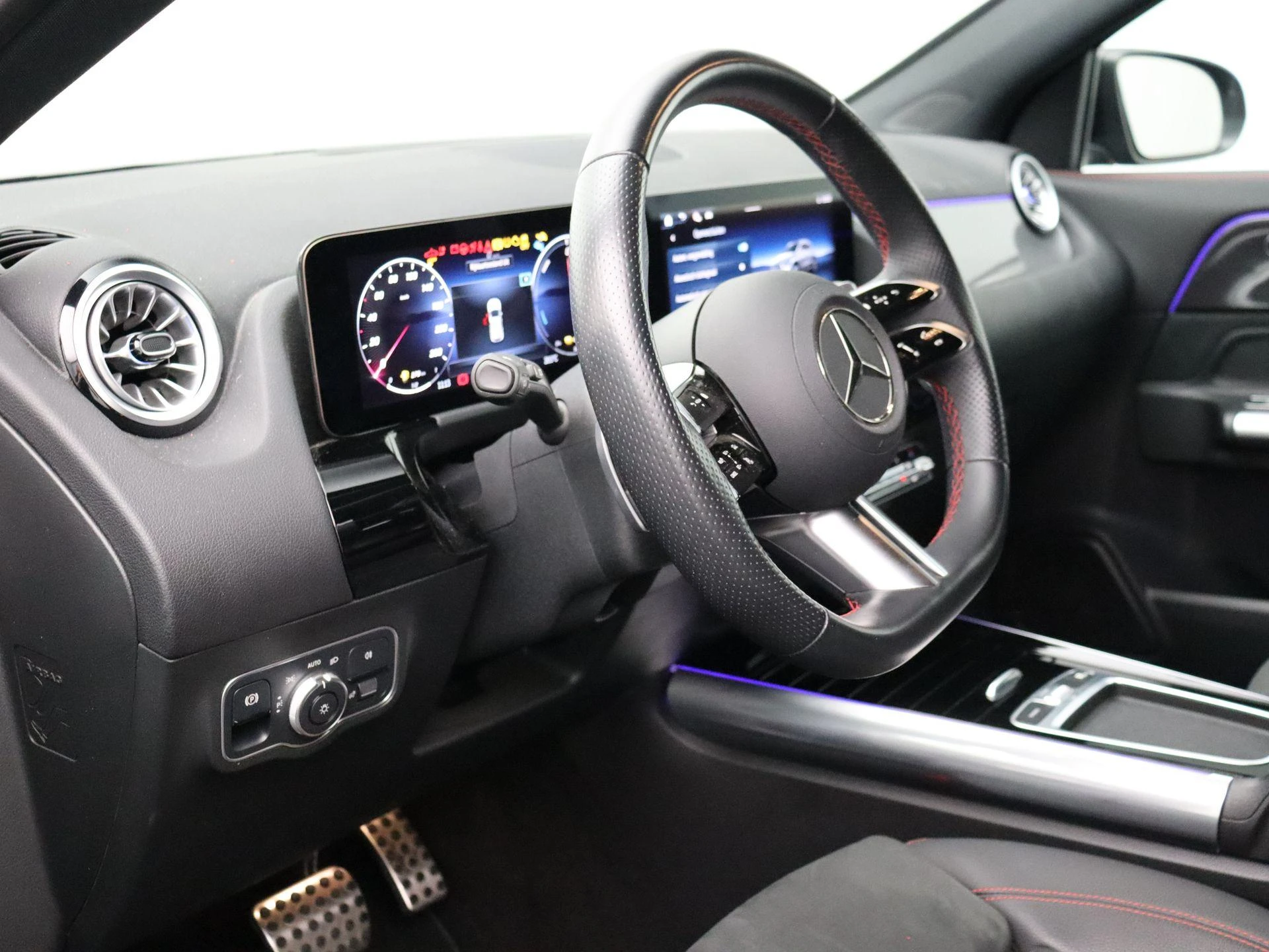 Mercedes-Benz-GLA-image-8