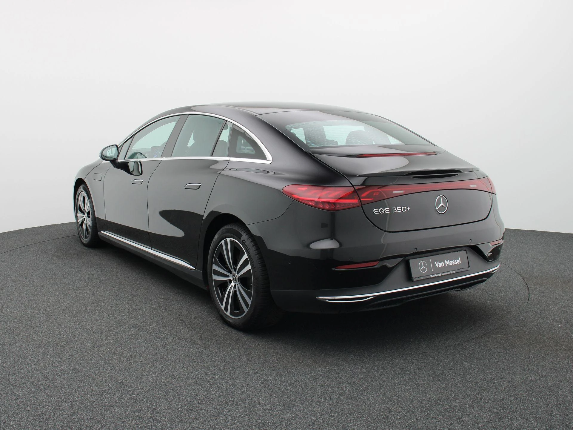 Mercedes-Benz-EQE-image-1