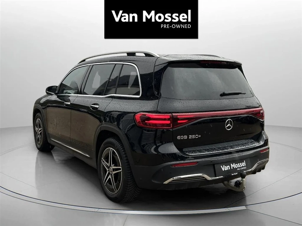 Mercedes-Benz-EQB-image-4
