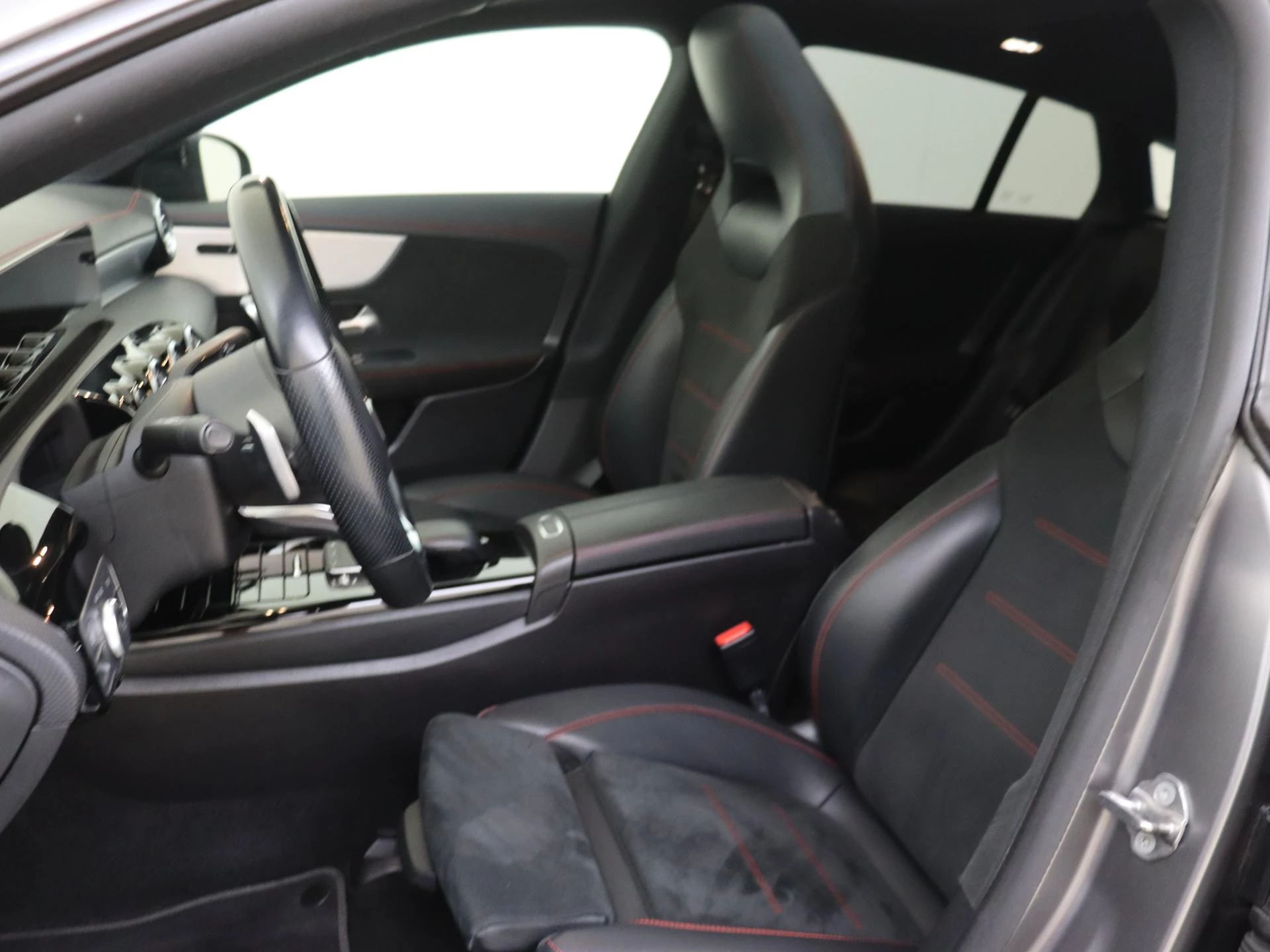 Mercedes-Benz-CLA-image-10