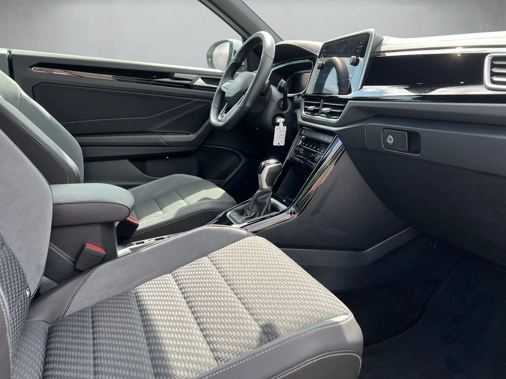 Volkswagen-T-Roc-image-12