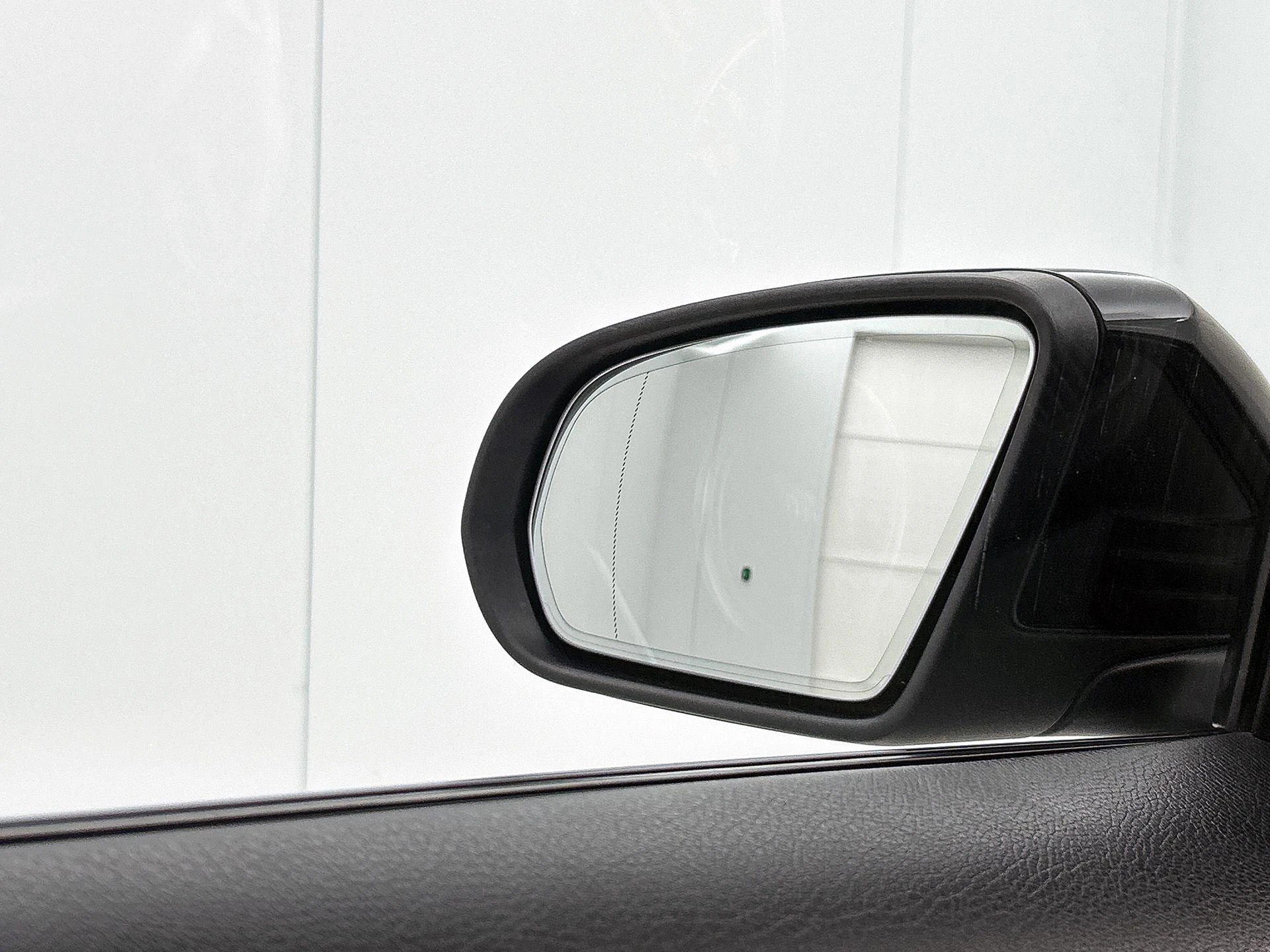 Mercedes-Benz-C-Klasse-image-16