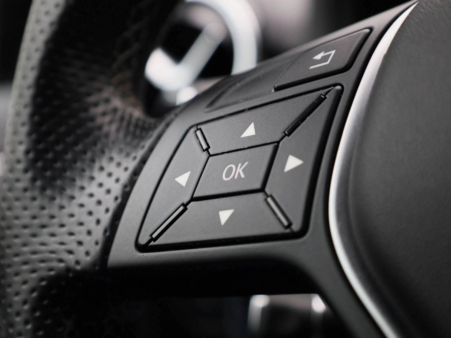 Mercedes-Benz-B-Klasse-image-16