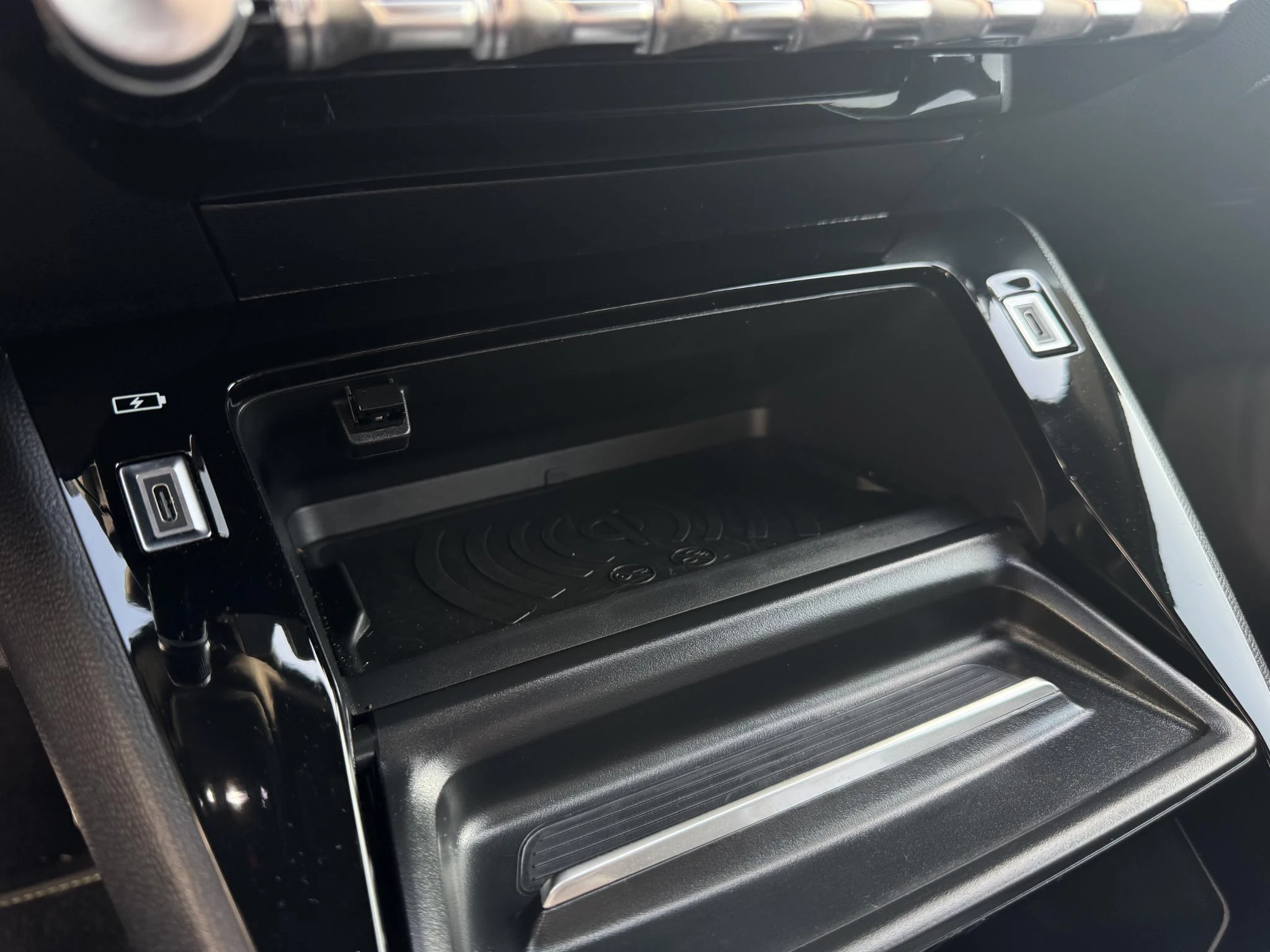 Peugeot-e-2008-image-16