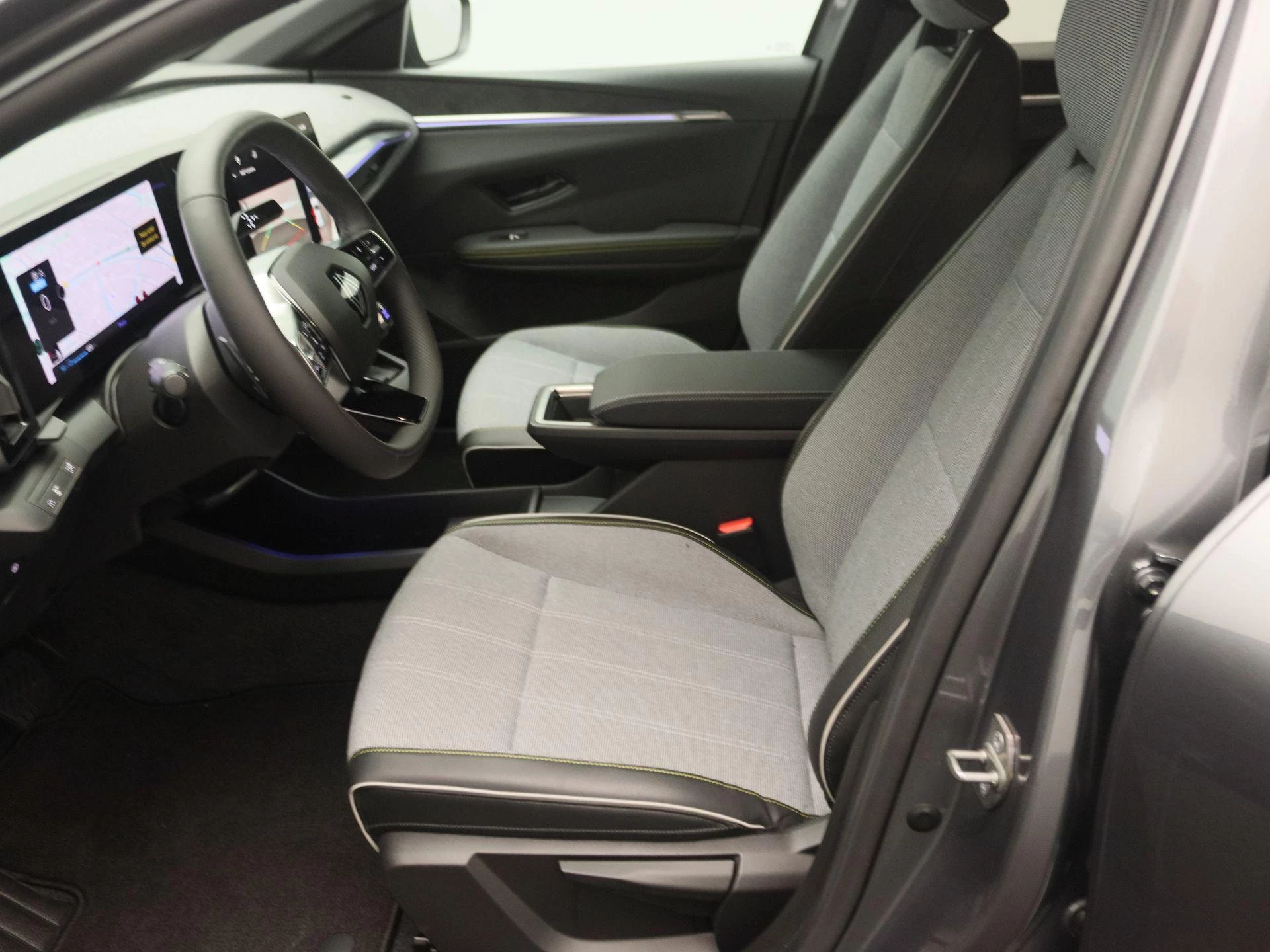 Renault-Megane E-Tech-image-10