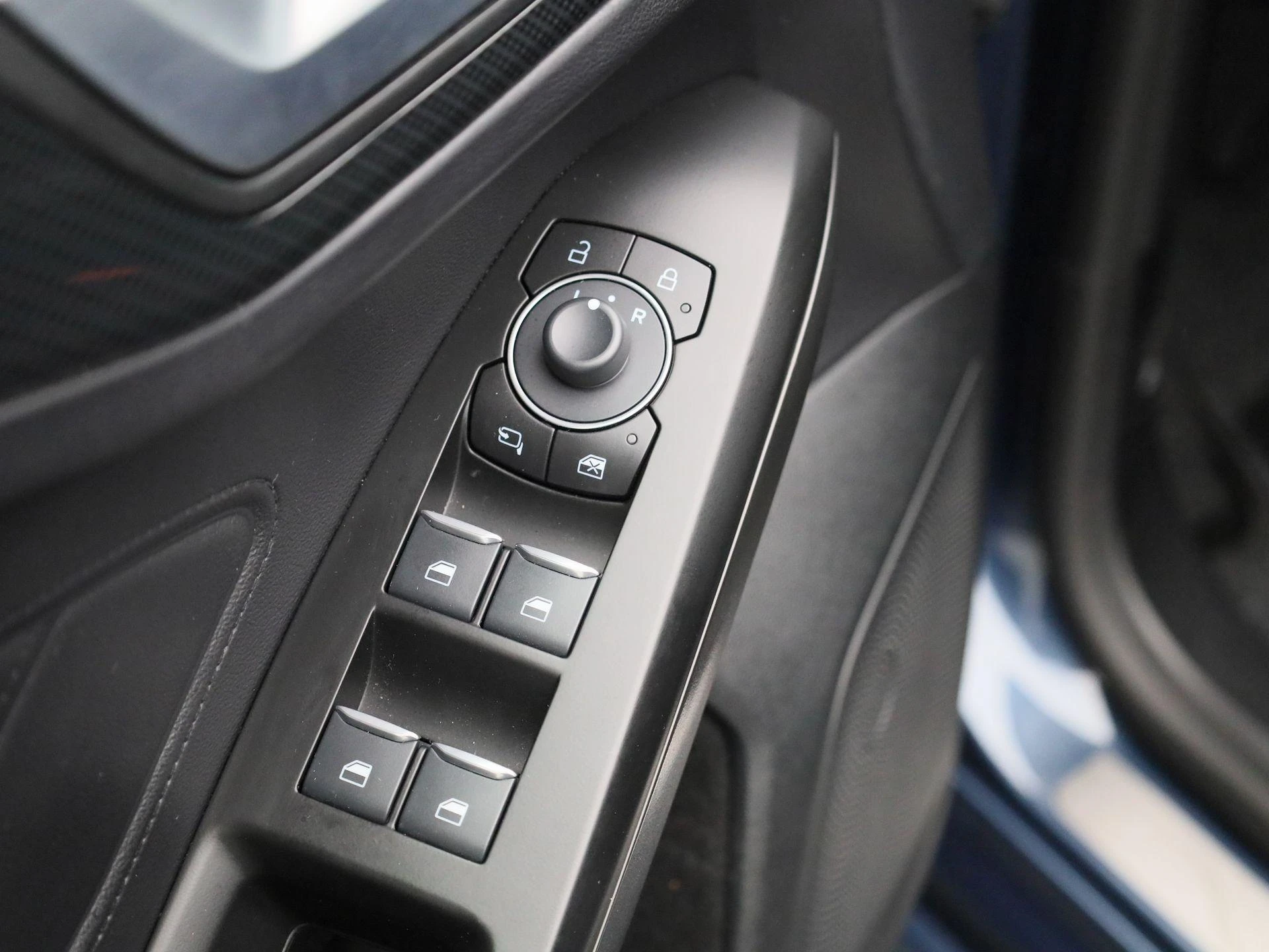 Ford Focus Wagon 1.0 EcoBoost Hybrid ST Line X