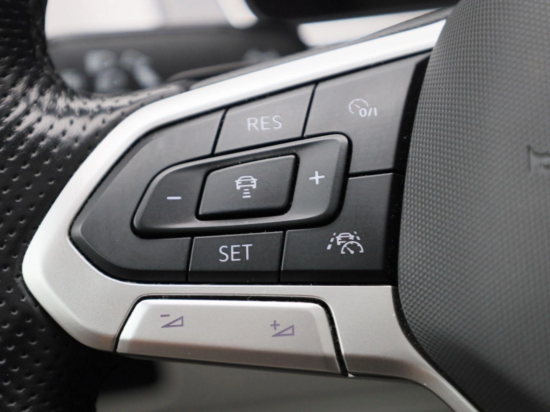 Volkswagen-Passat-image-18