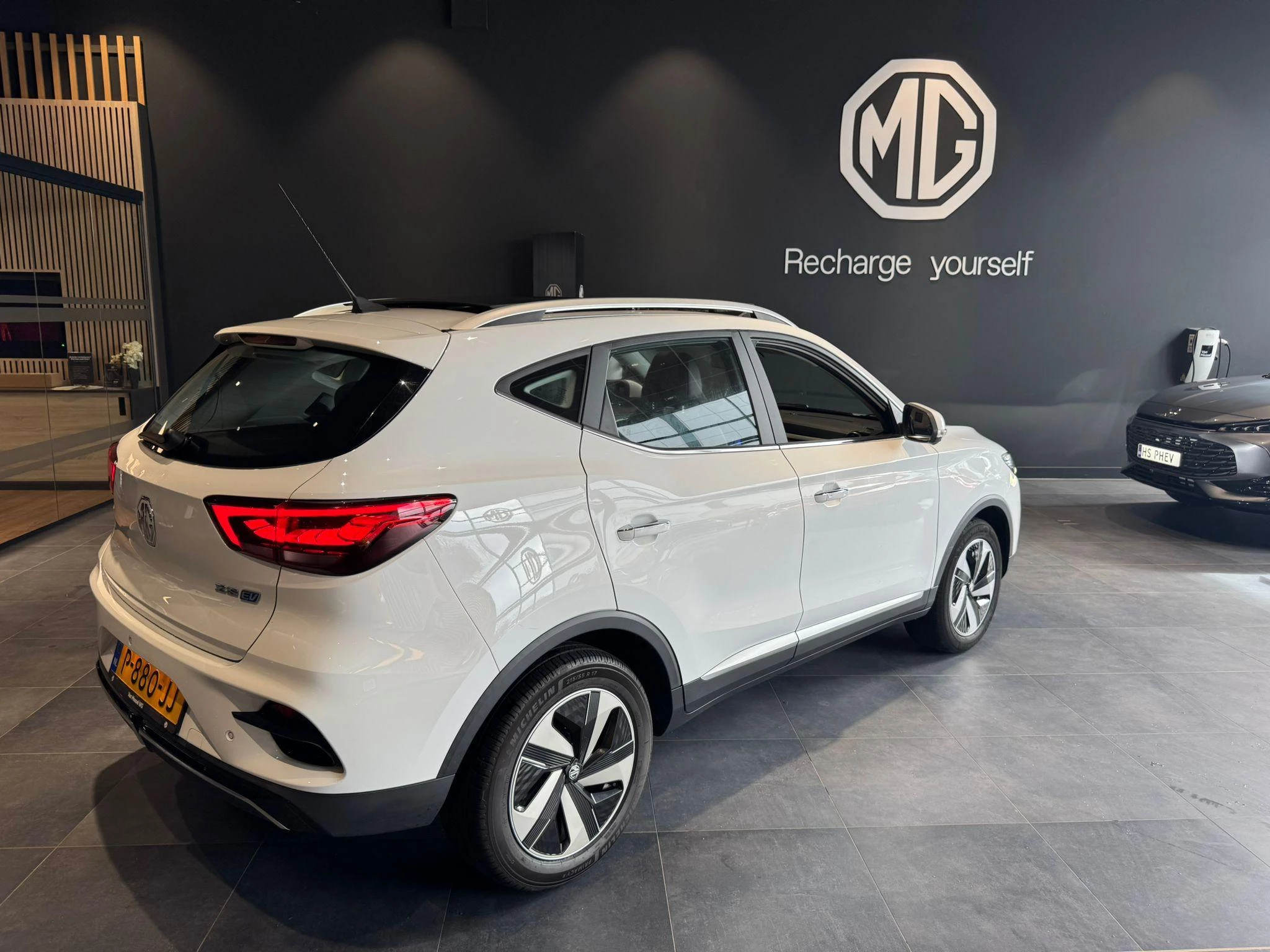 MG-ZS EV-image-16