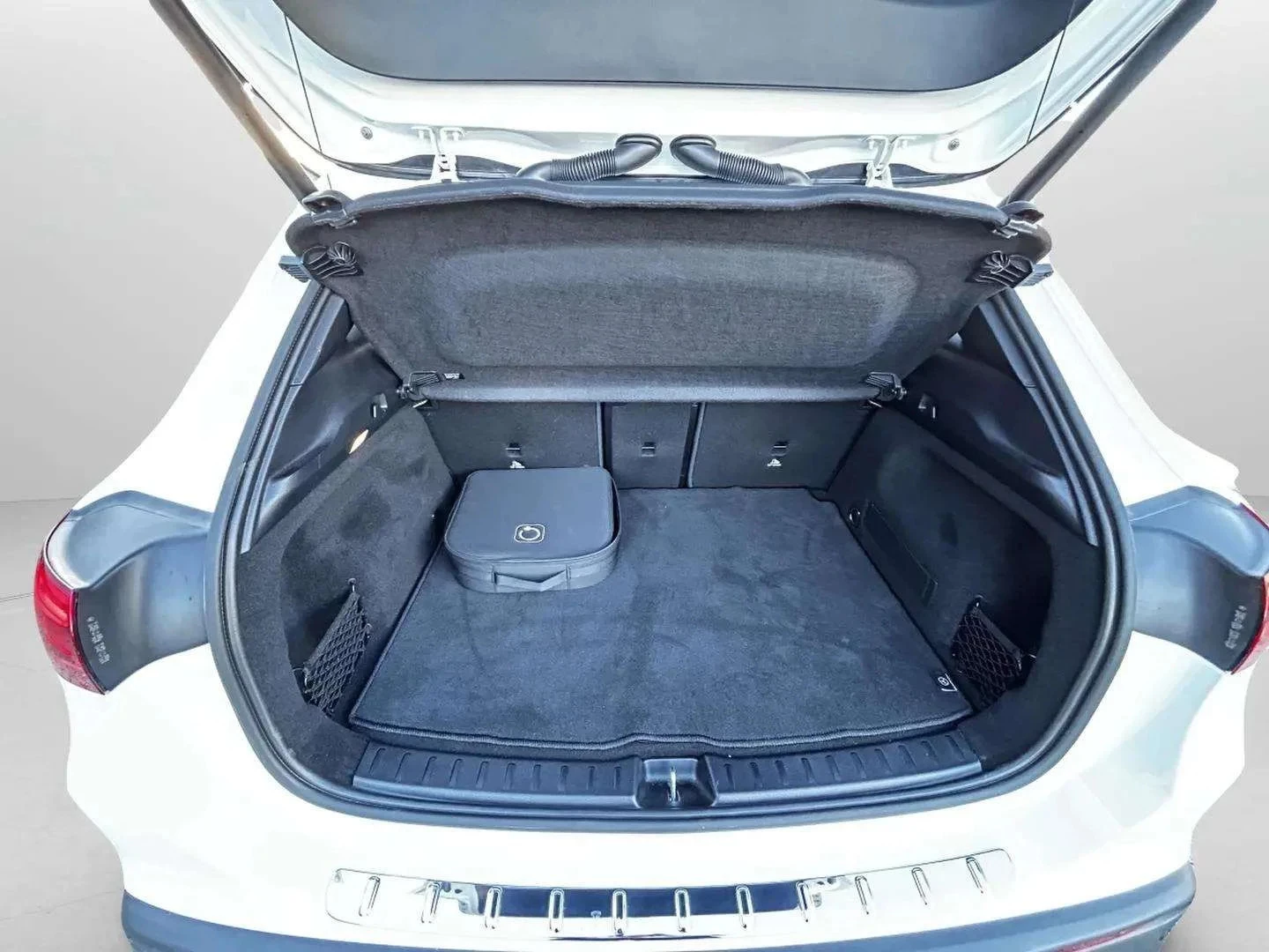 Mercedes-Benz-EQA-image-20