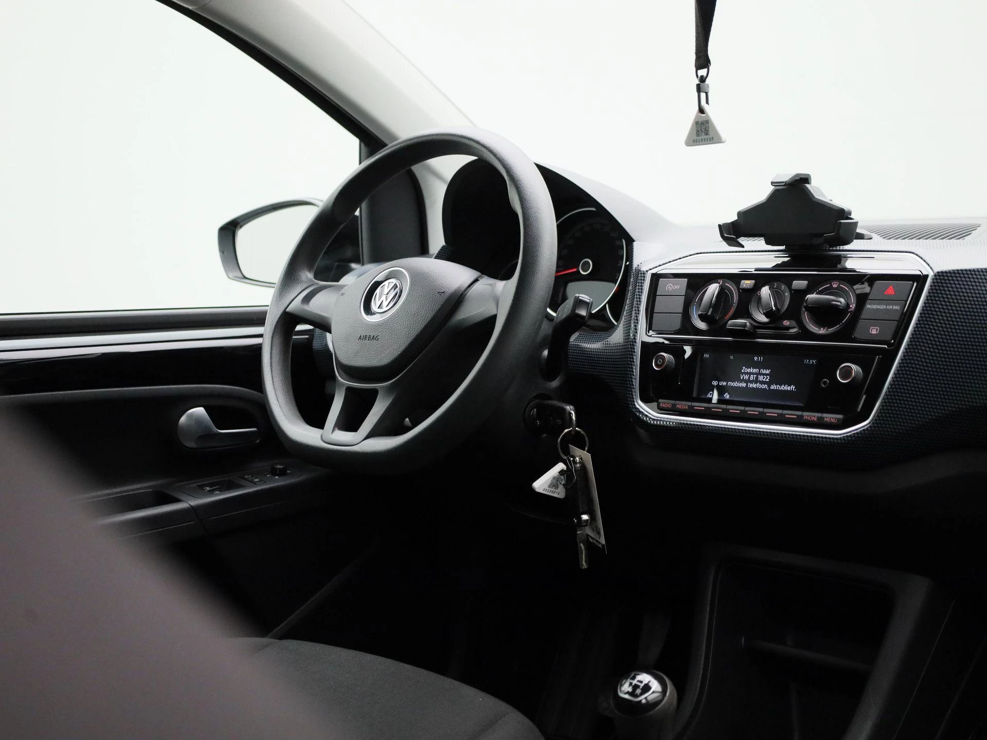Volkswagen-up!-image-24