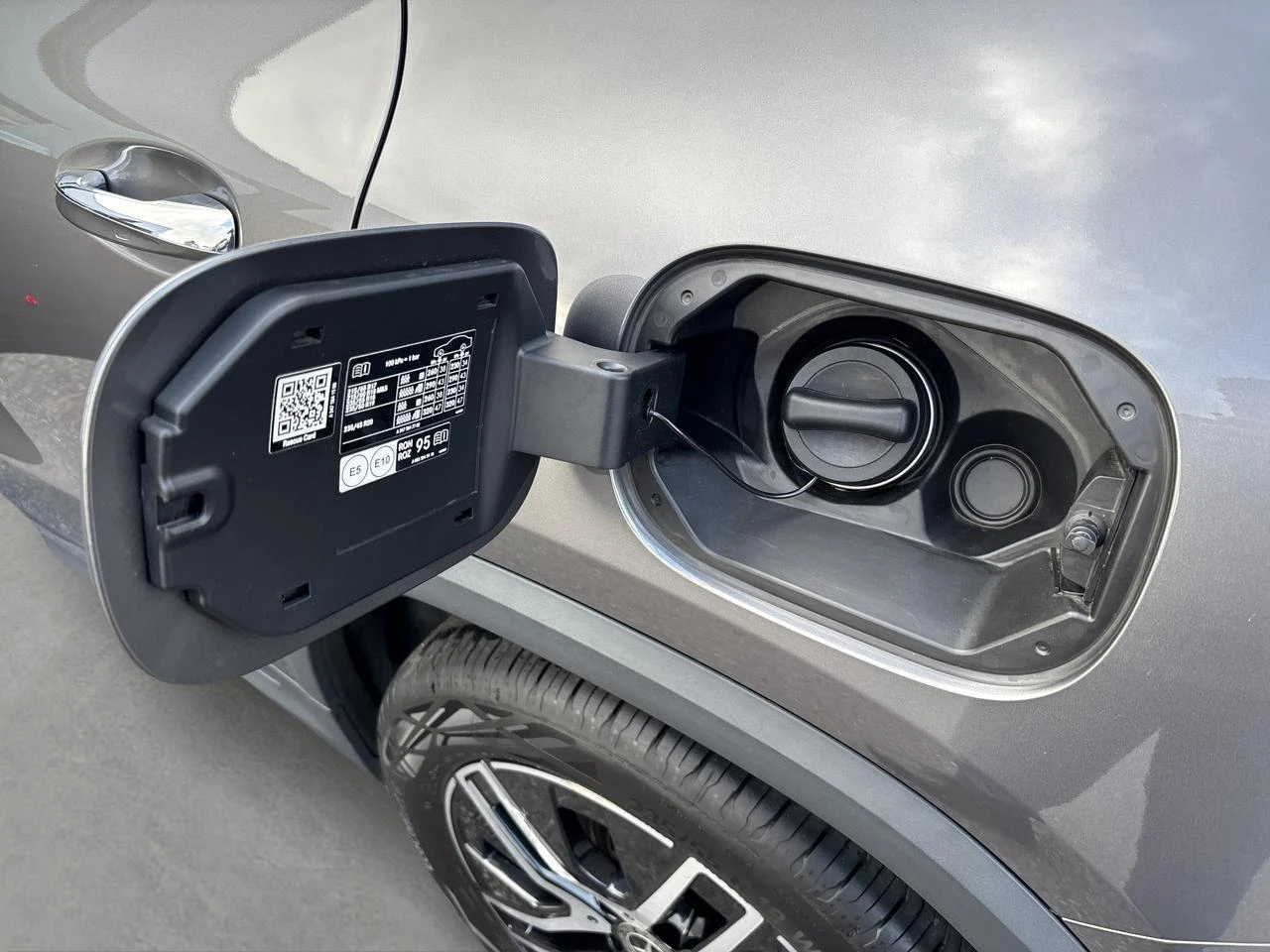 Mercedes-Benz-GLA-image-23