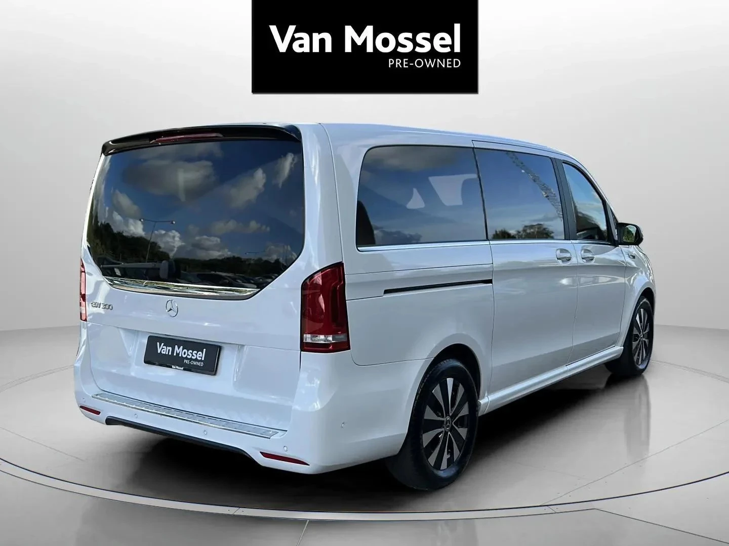 Mercedes-Benz-EQV-image-3