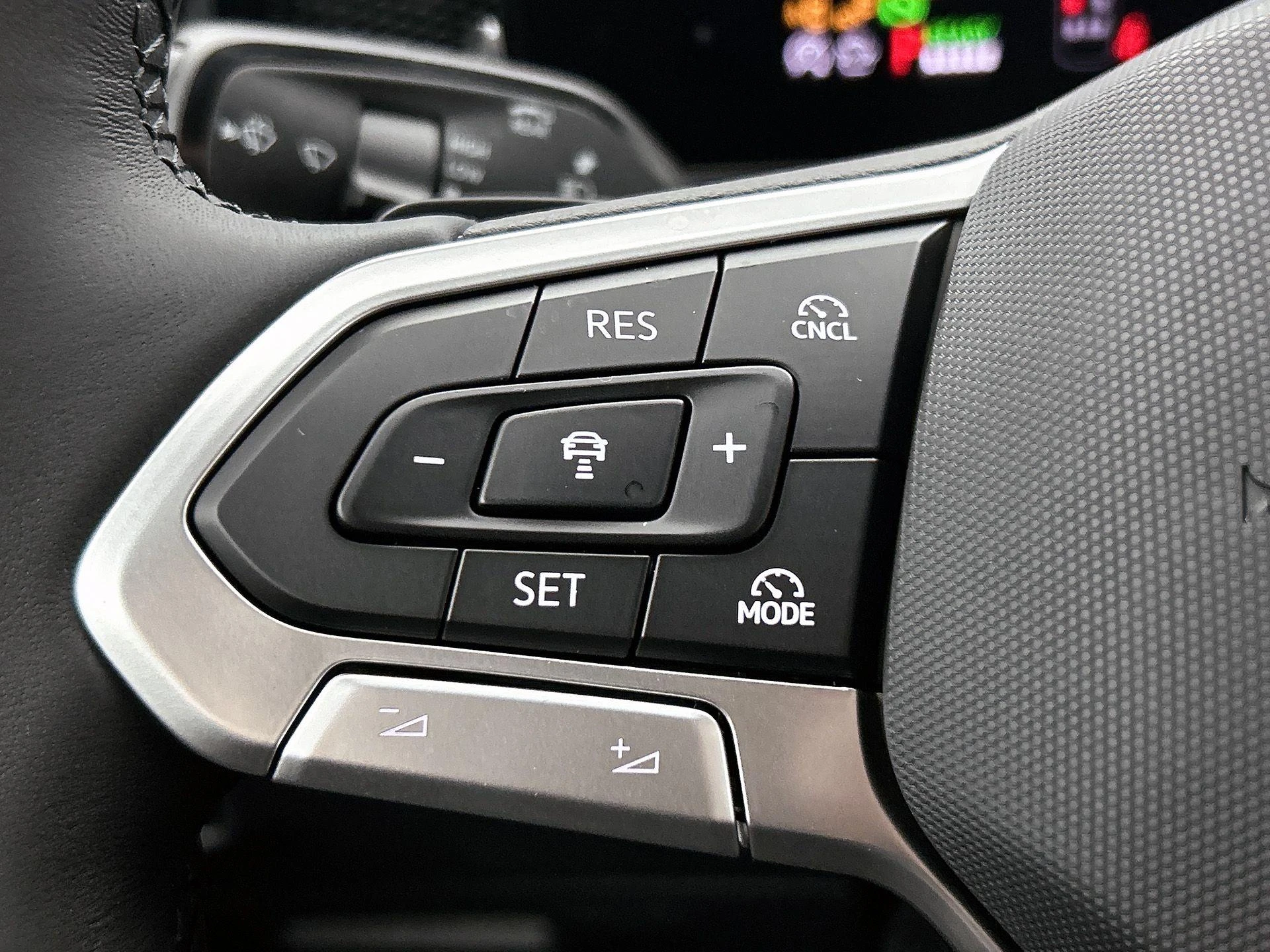 Volkswagen-Tiguan-image-5