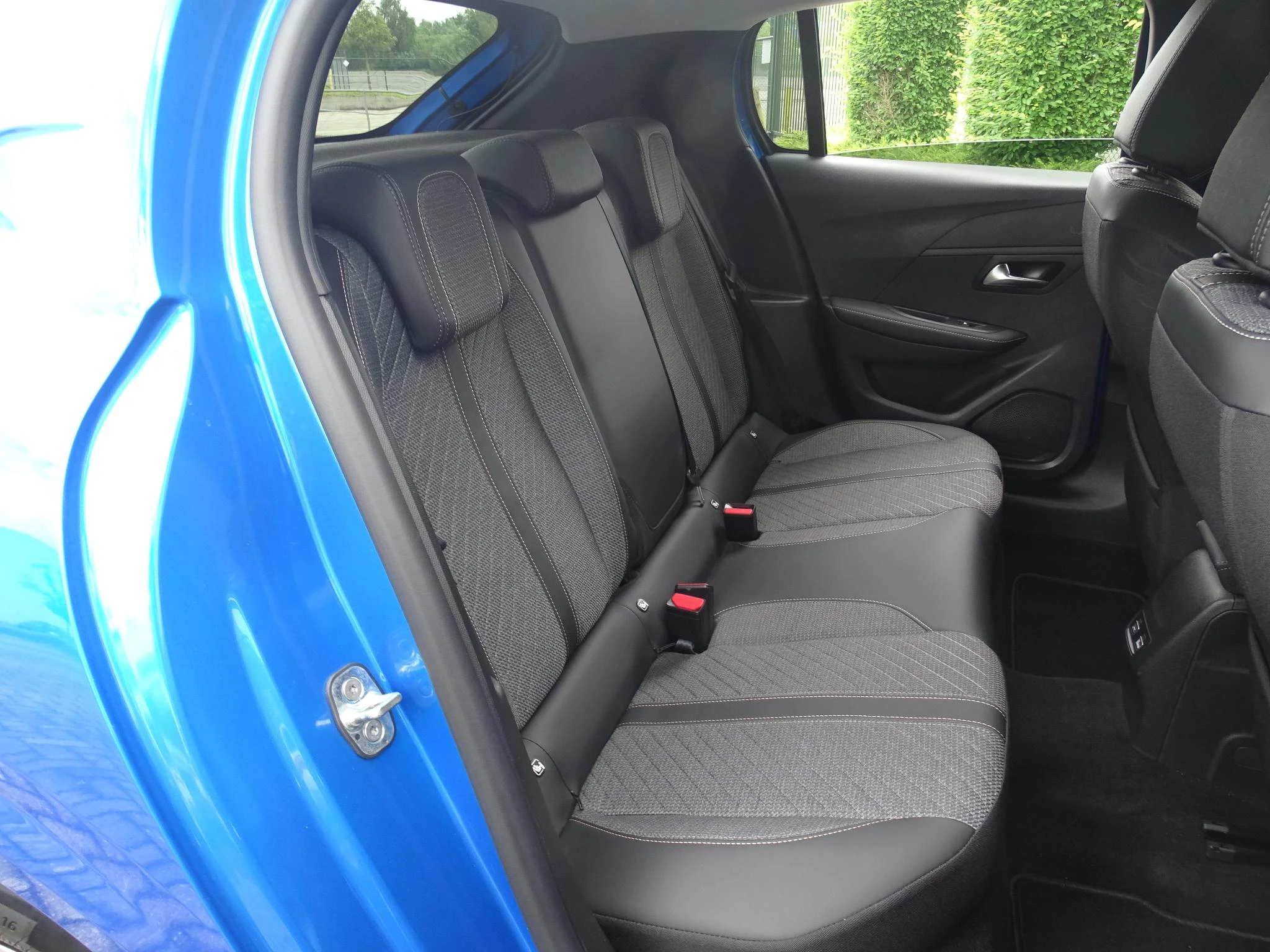Peugeot 208 1.2 HYBRID 136 e-DSC6 Allure