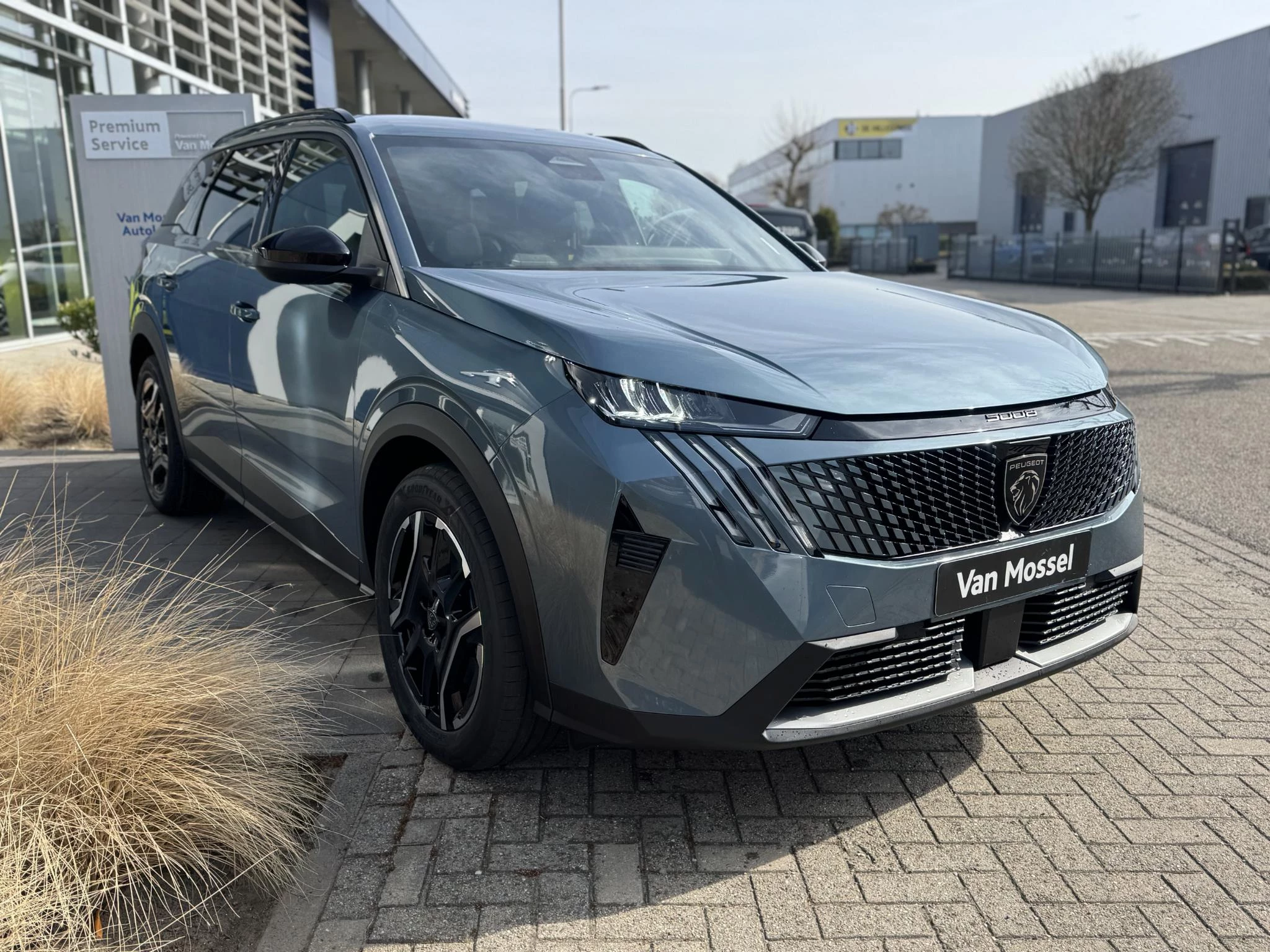 Peugeot-e-5008-image-5