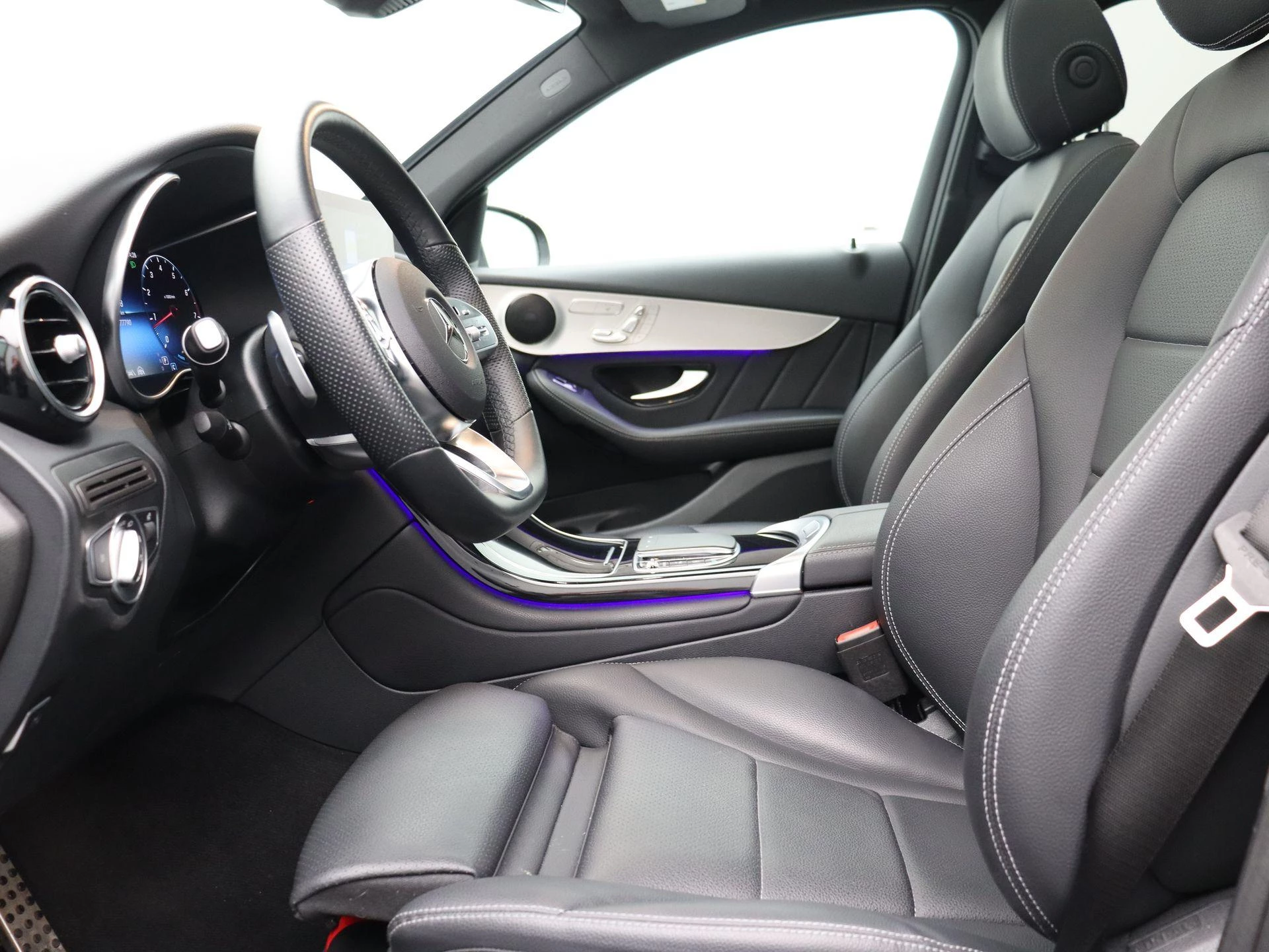 Mercedes-Benz-GLC-image-11