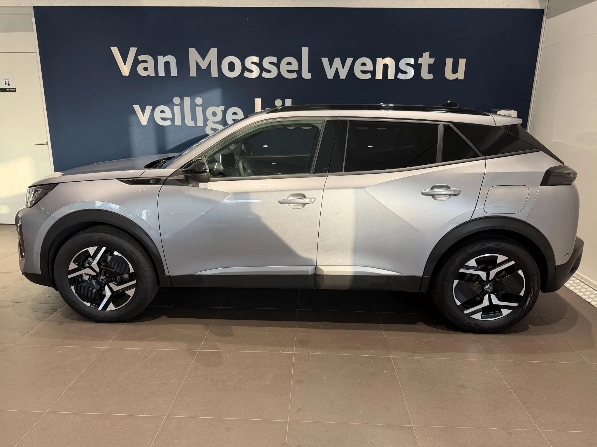 Peugeot-e-2008-image-4