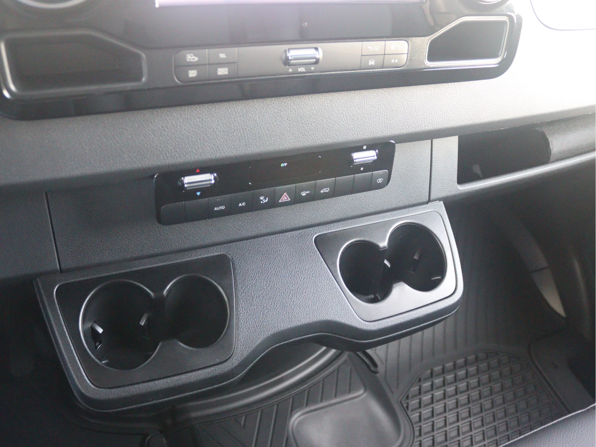 Mercedes-Benz-Sprinter-image-11