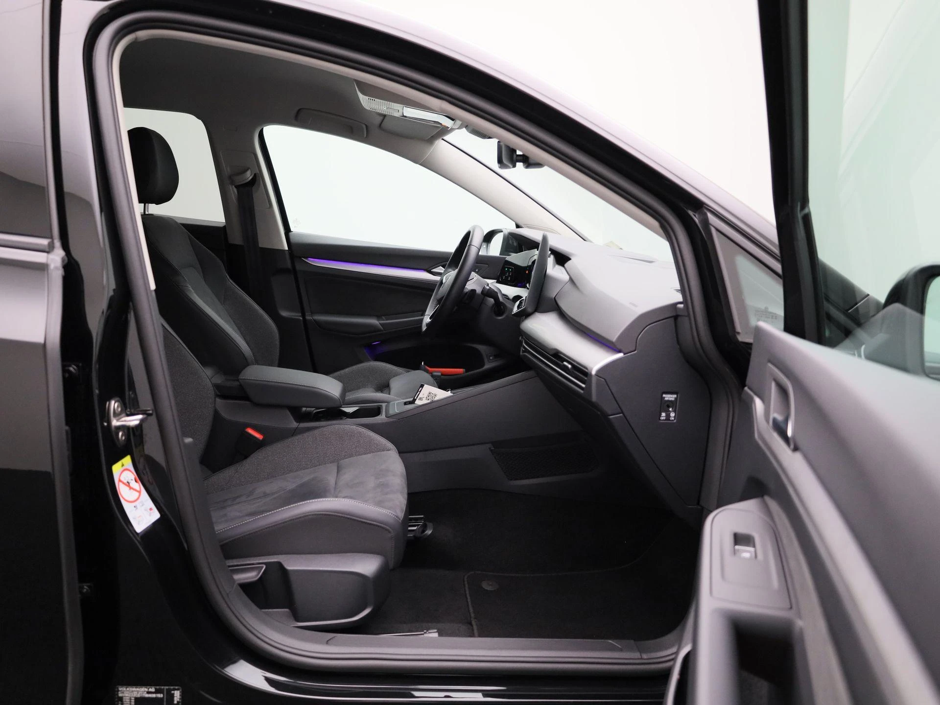 Volkswagen-Golf-image-39
