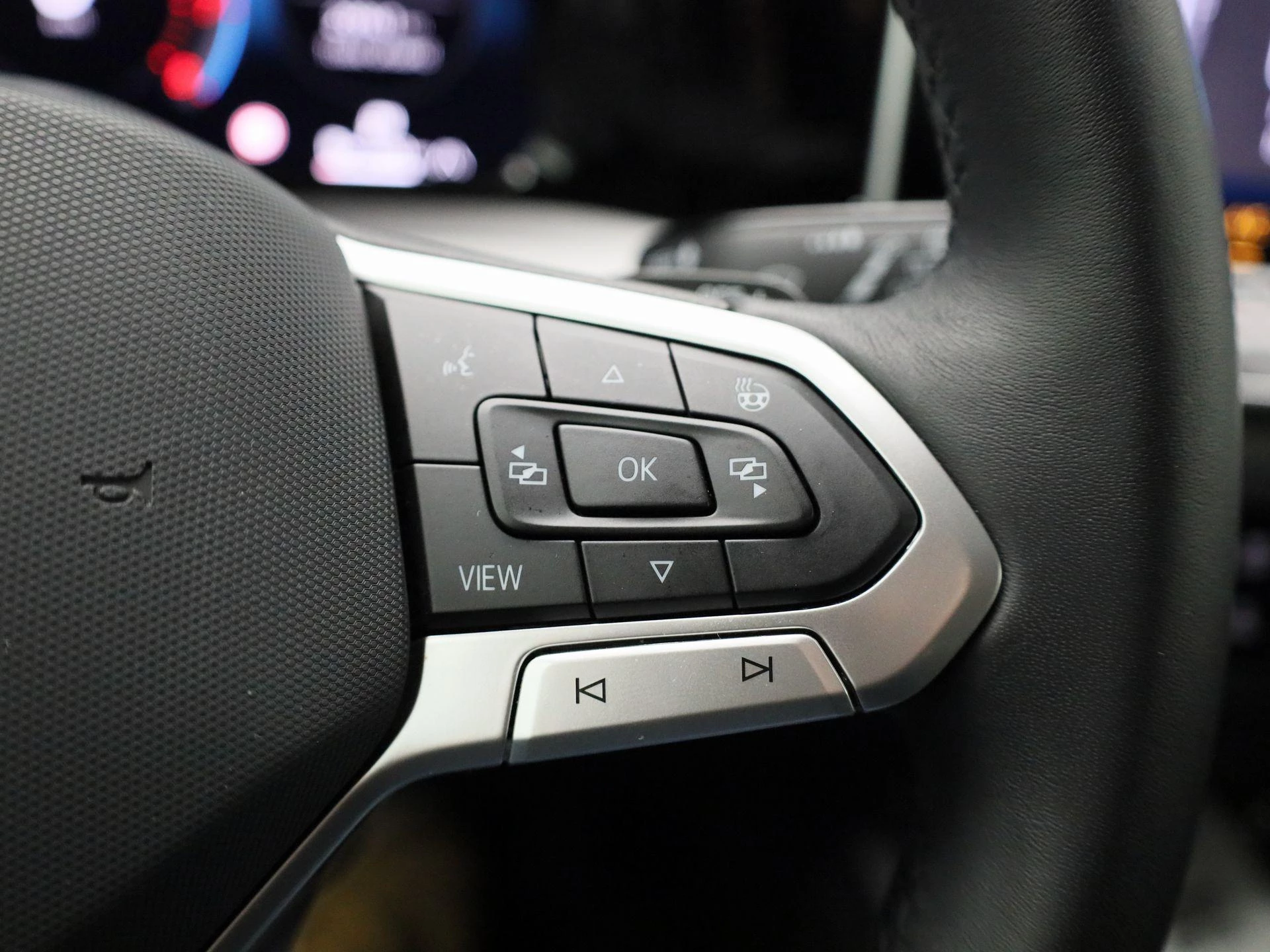 Volkswagen-Golf-image-19