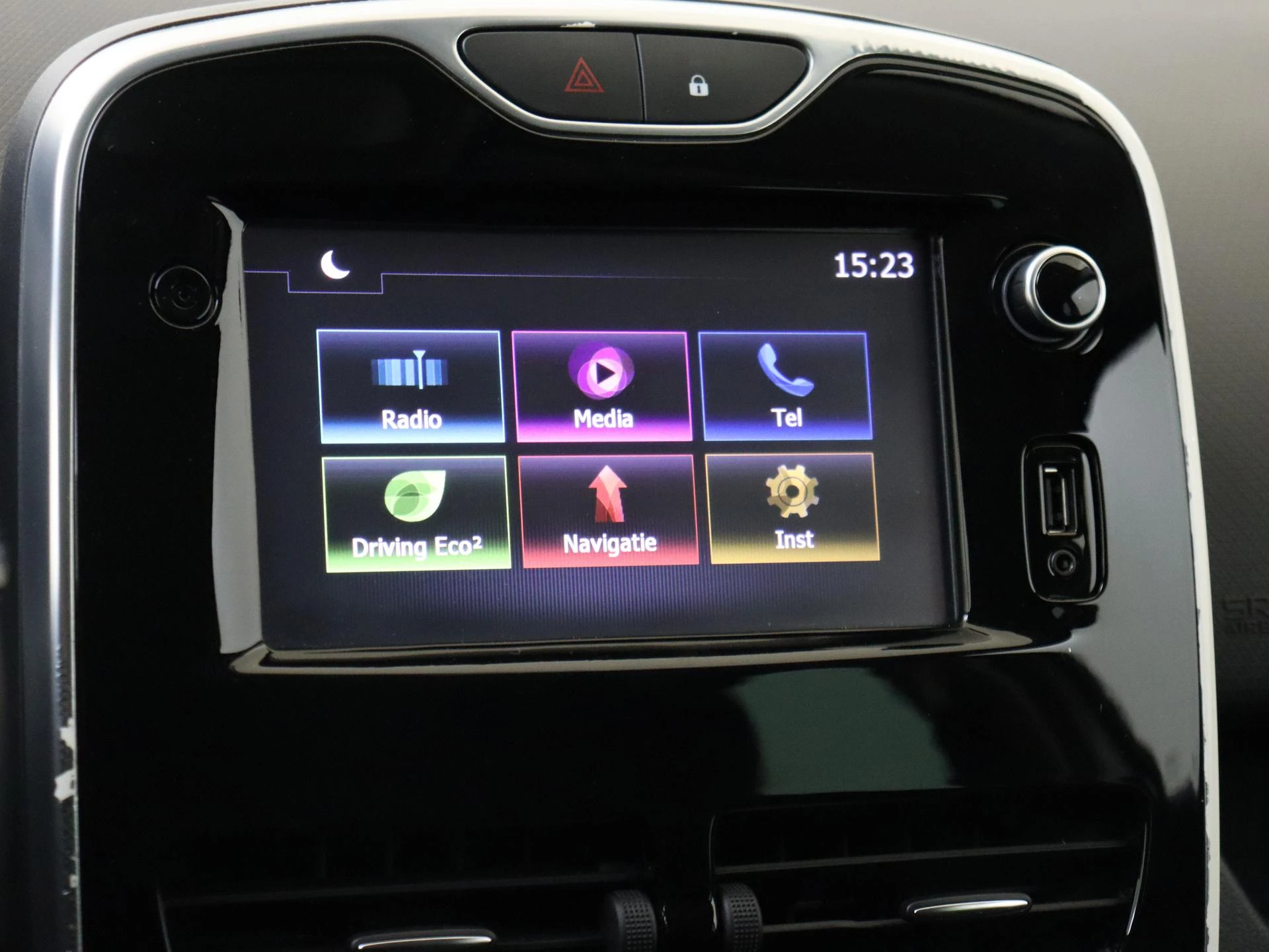 Renault-Clio-image-16