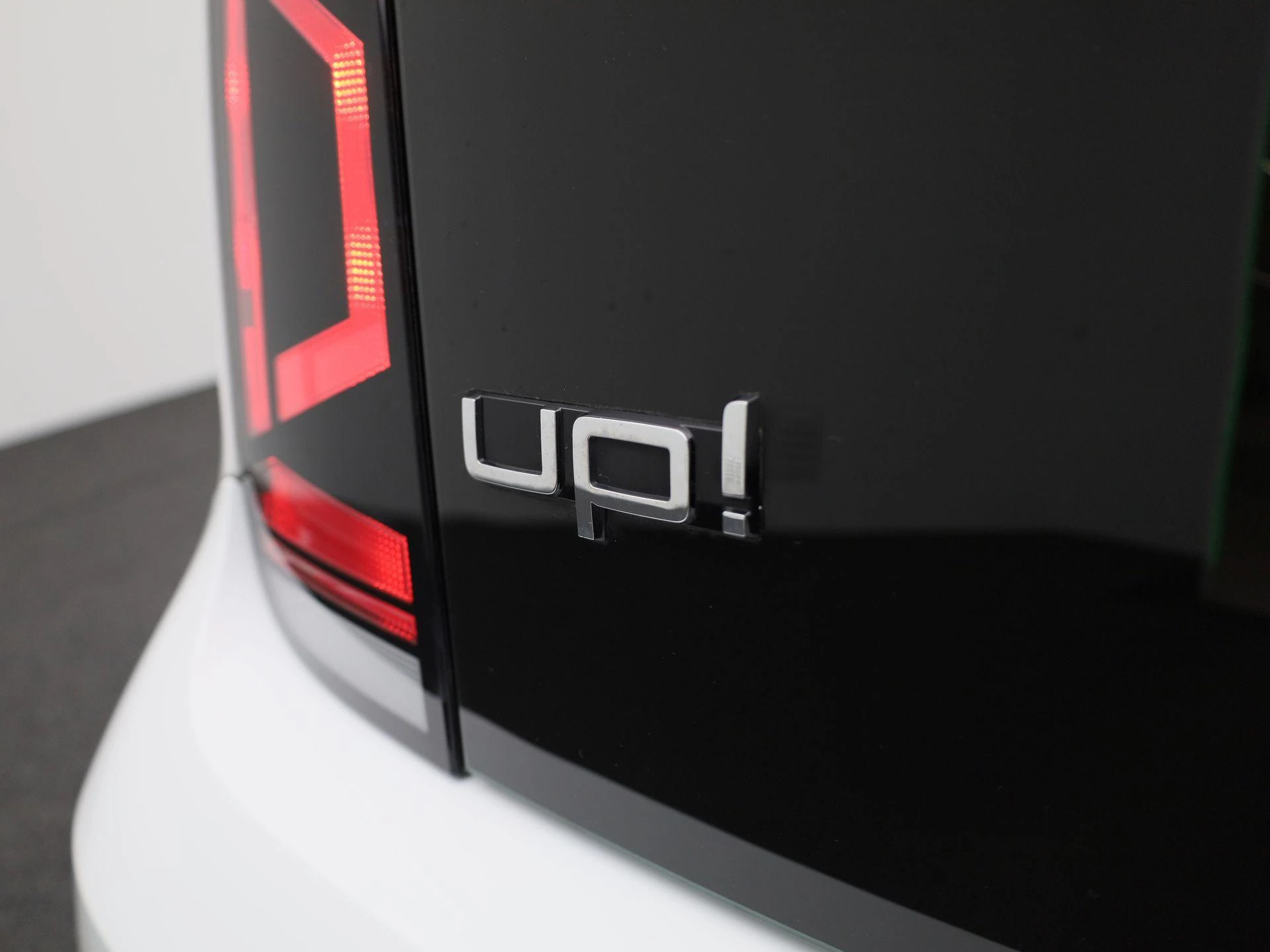 Volkswagen-up!-image-24