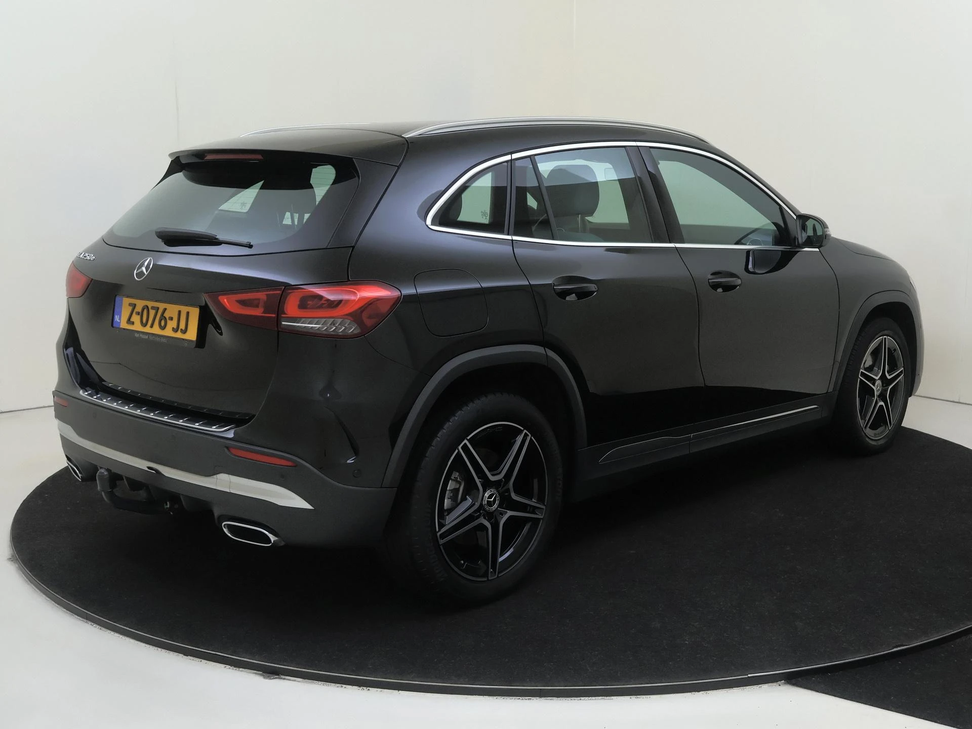 Mercedes-Benz-GLA-image-3