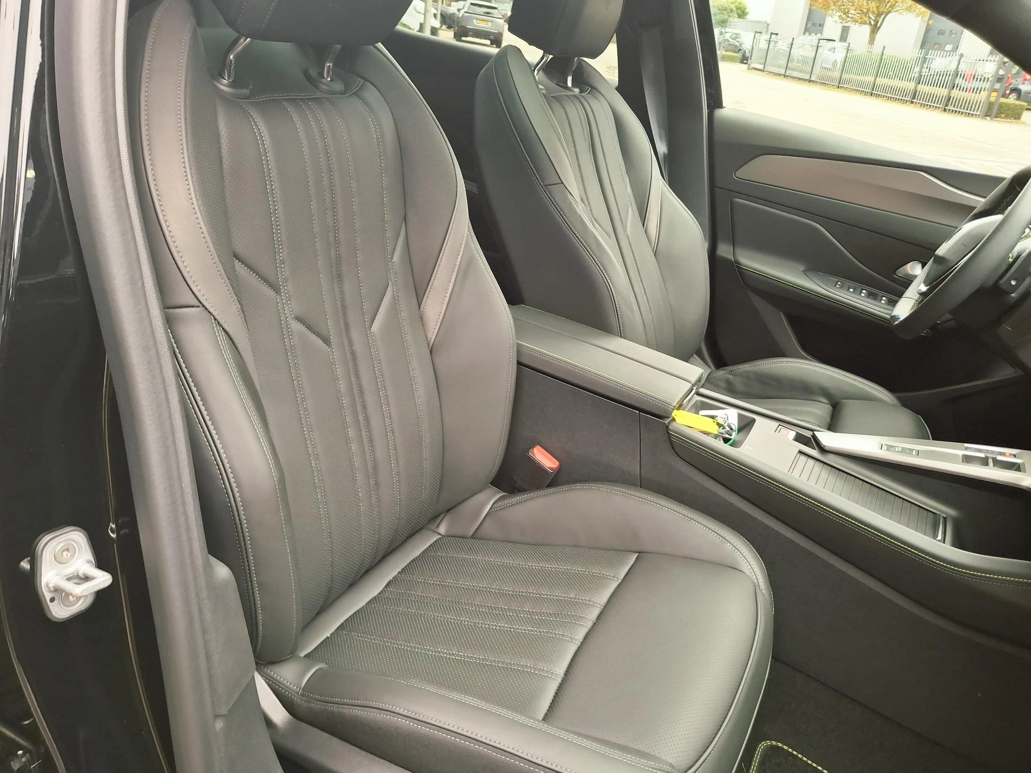 Peugeot-408-image-40