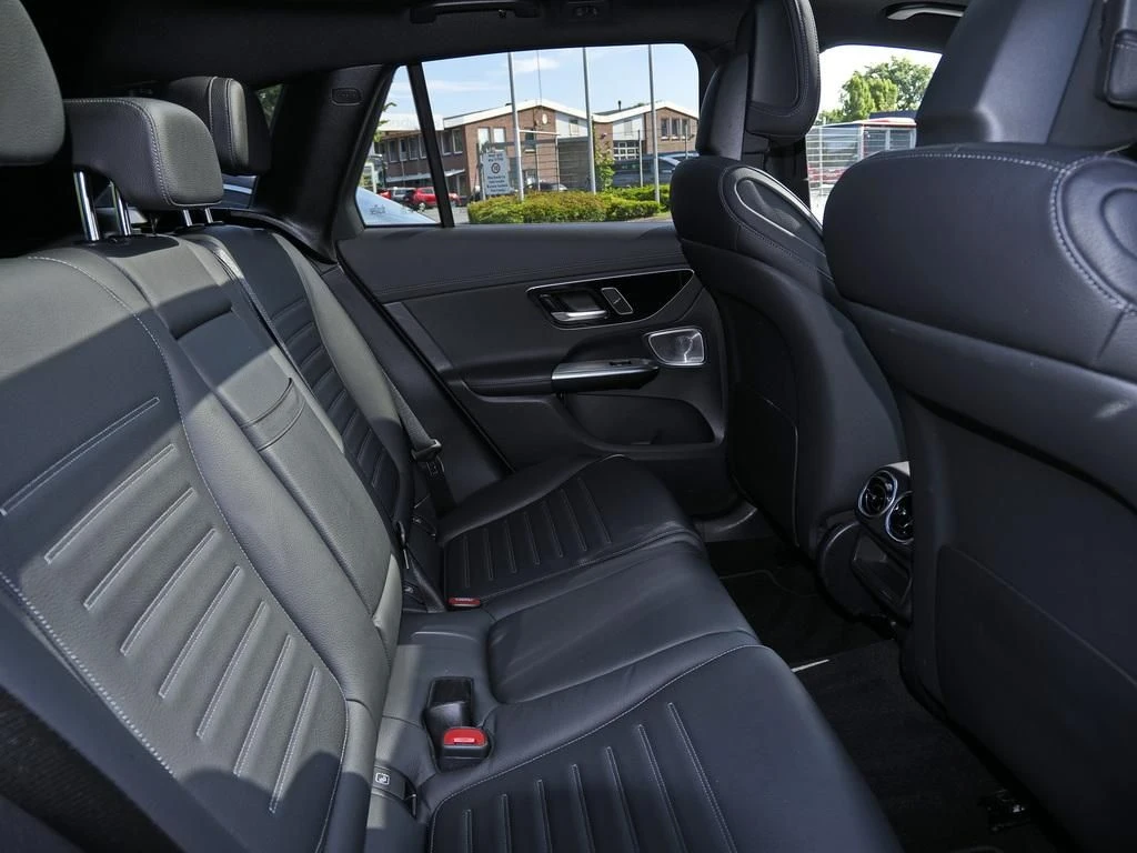 Mercedes-Benz-GLC 220 d-image-15