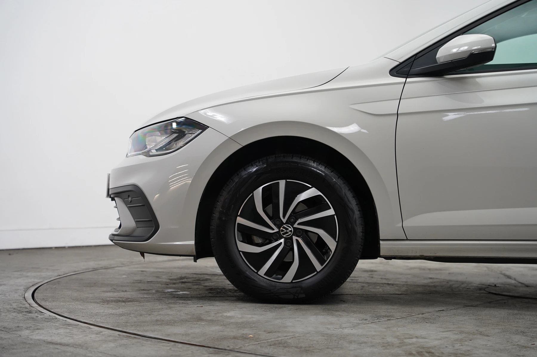 Volkswagen-Polo-image-4