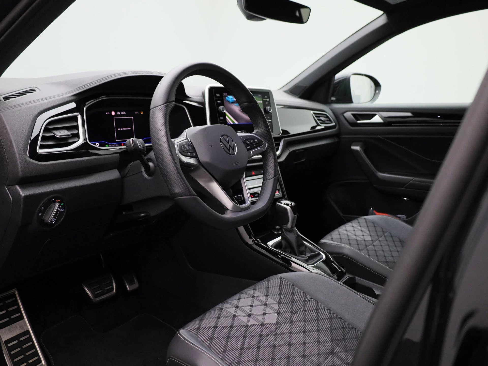 Volkswagen-T-Roc-image-30