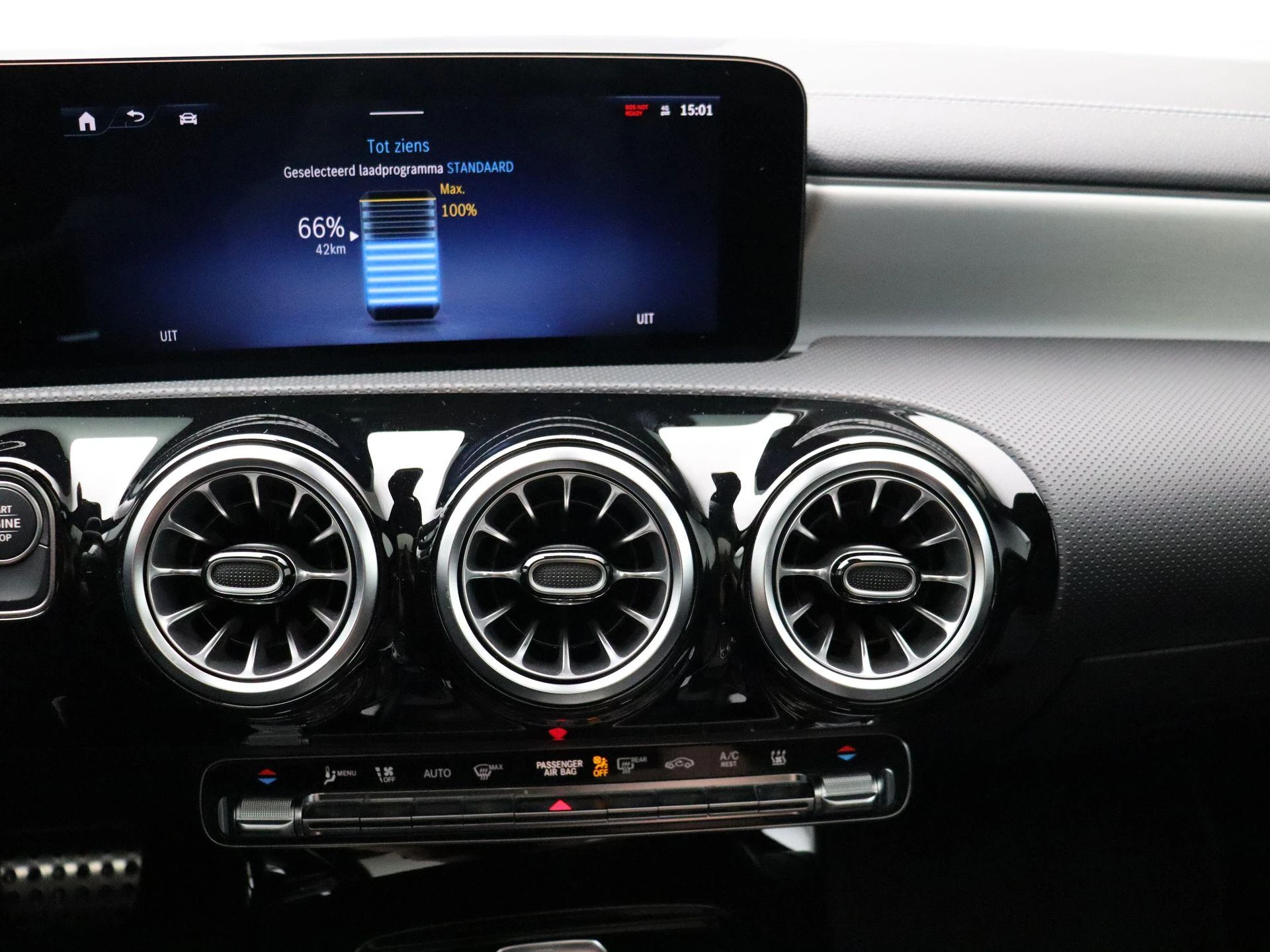 Mercedes-Benz-CLA-image-18