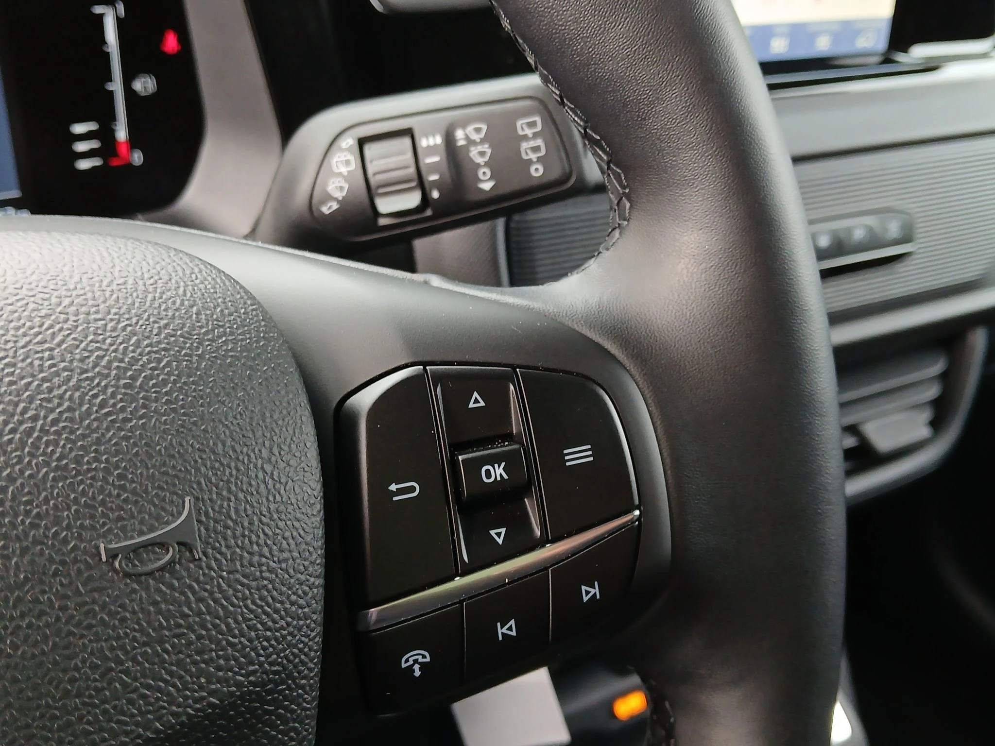 Ford-Tourneo Courier-image-23