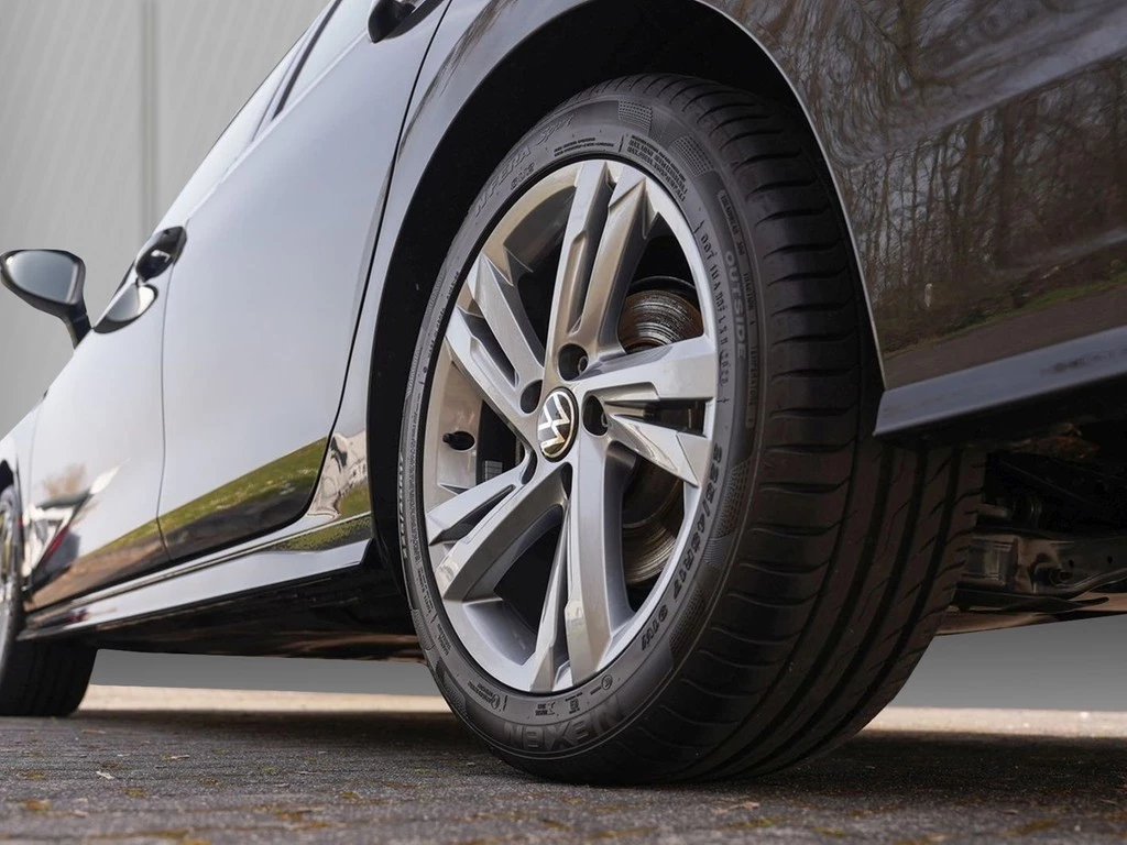 Volkswagen Golf Variant 1.5 eTSI DSG R-Line *Navi*Kamera*PDC*App-Conn*Climatronic*Sitzhzg*ACC*