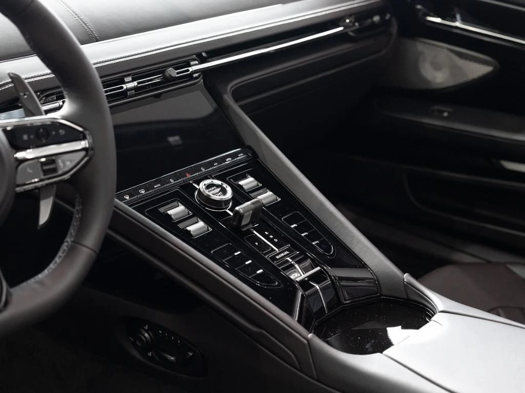 Aston Martin DB12 S Volante Aston Martin Hamburg
