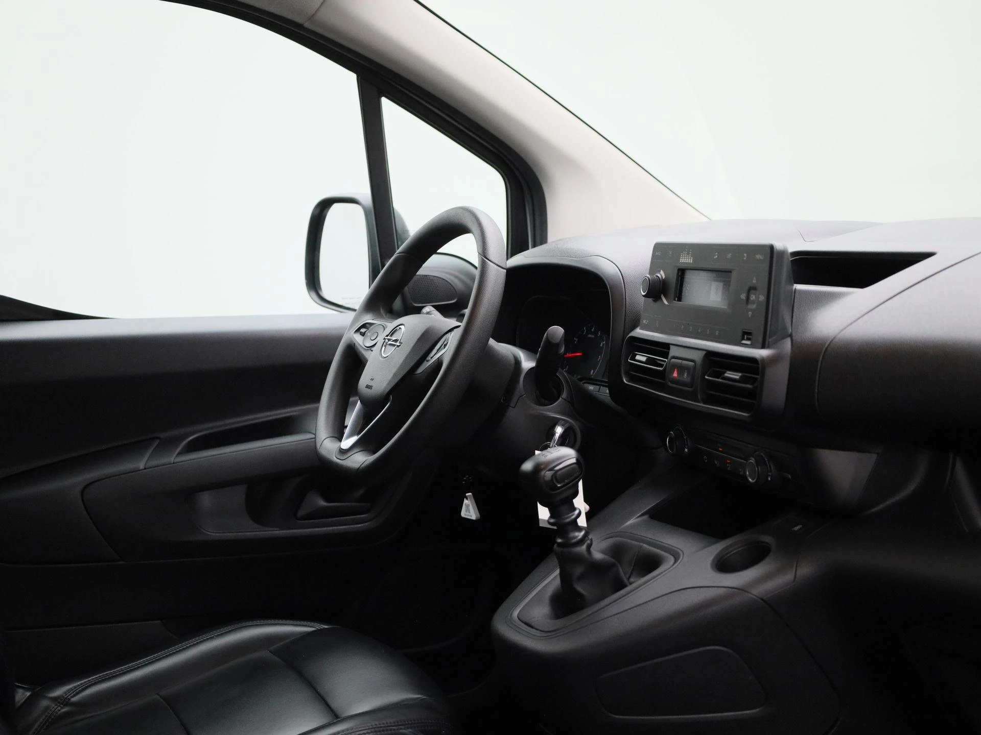 Opel-Combo Life-image-30