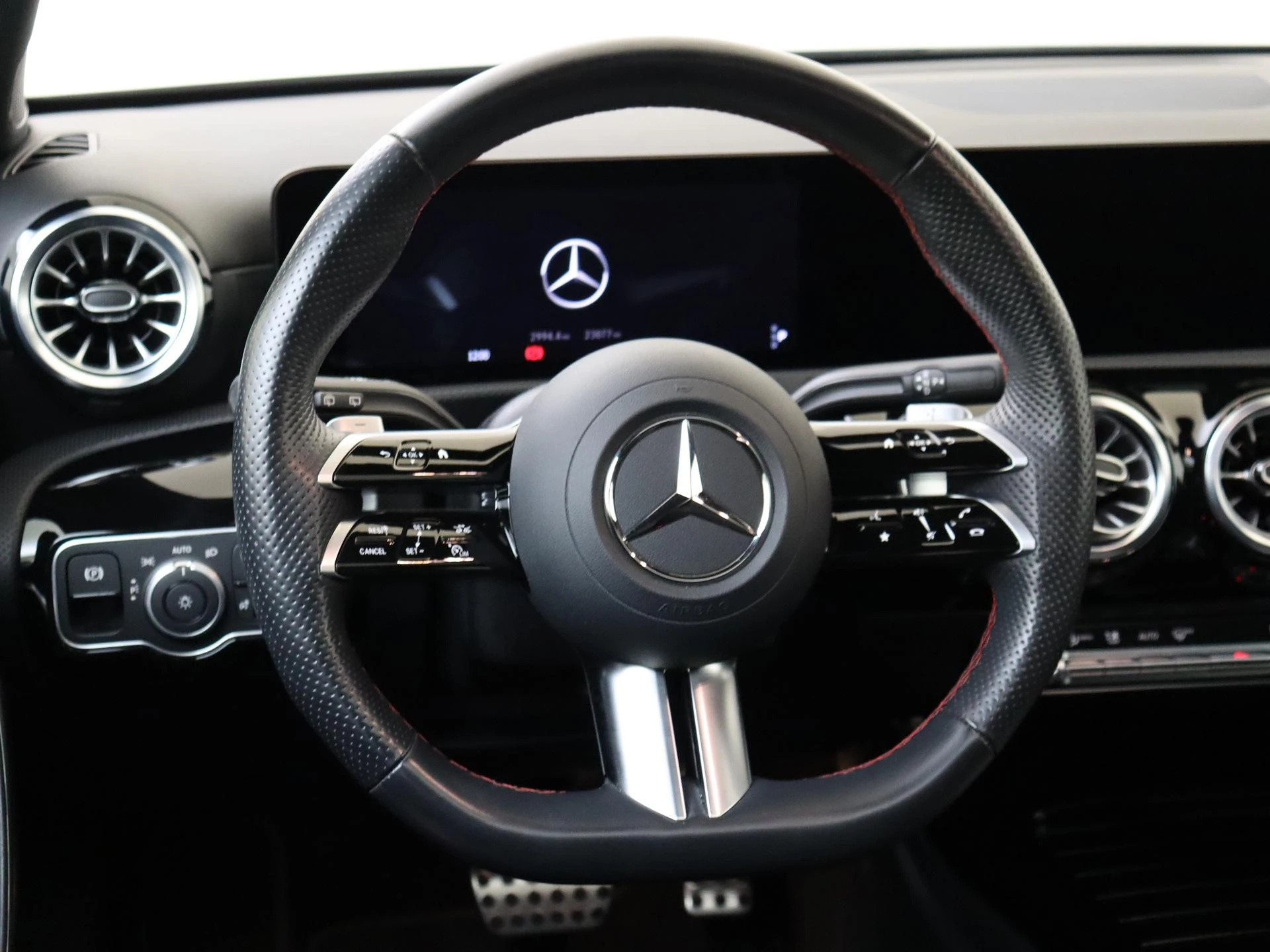 Mercedes-Benz-A-Klasse-image-10