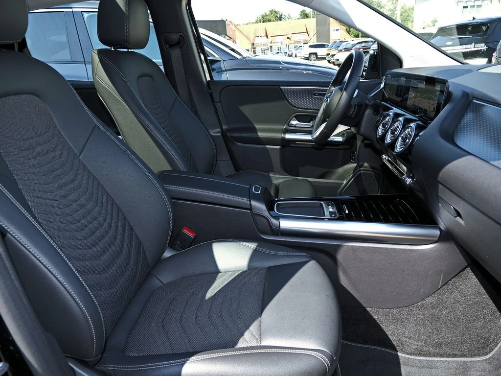 Mercedes-Benz-B-Klasse 180 d-image-11