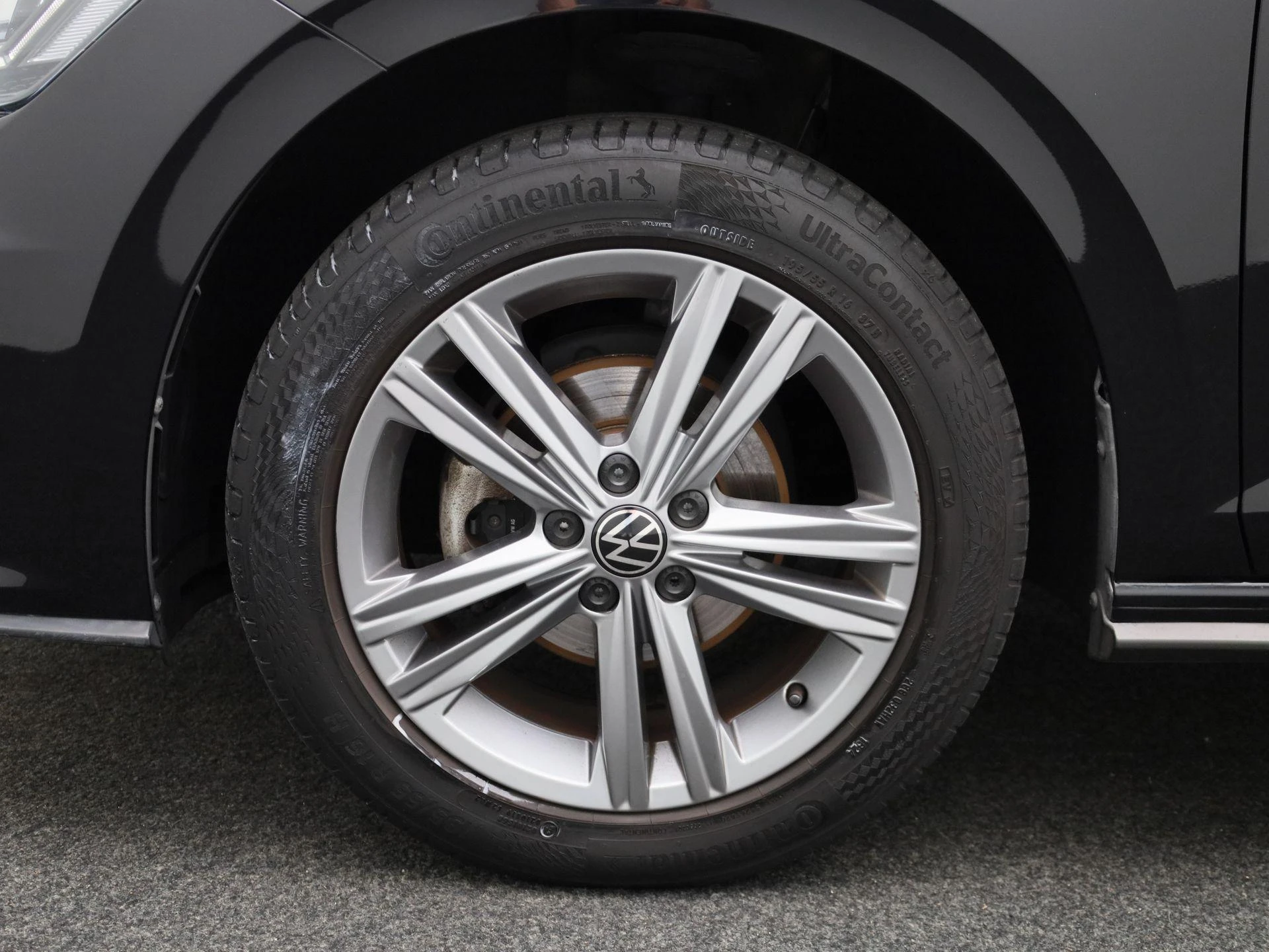 Volkswagen-Polo-image-12