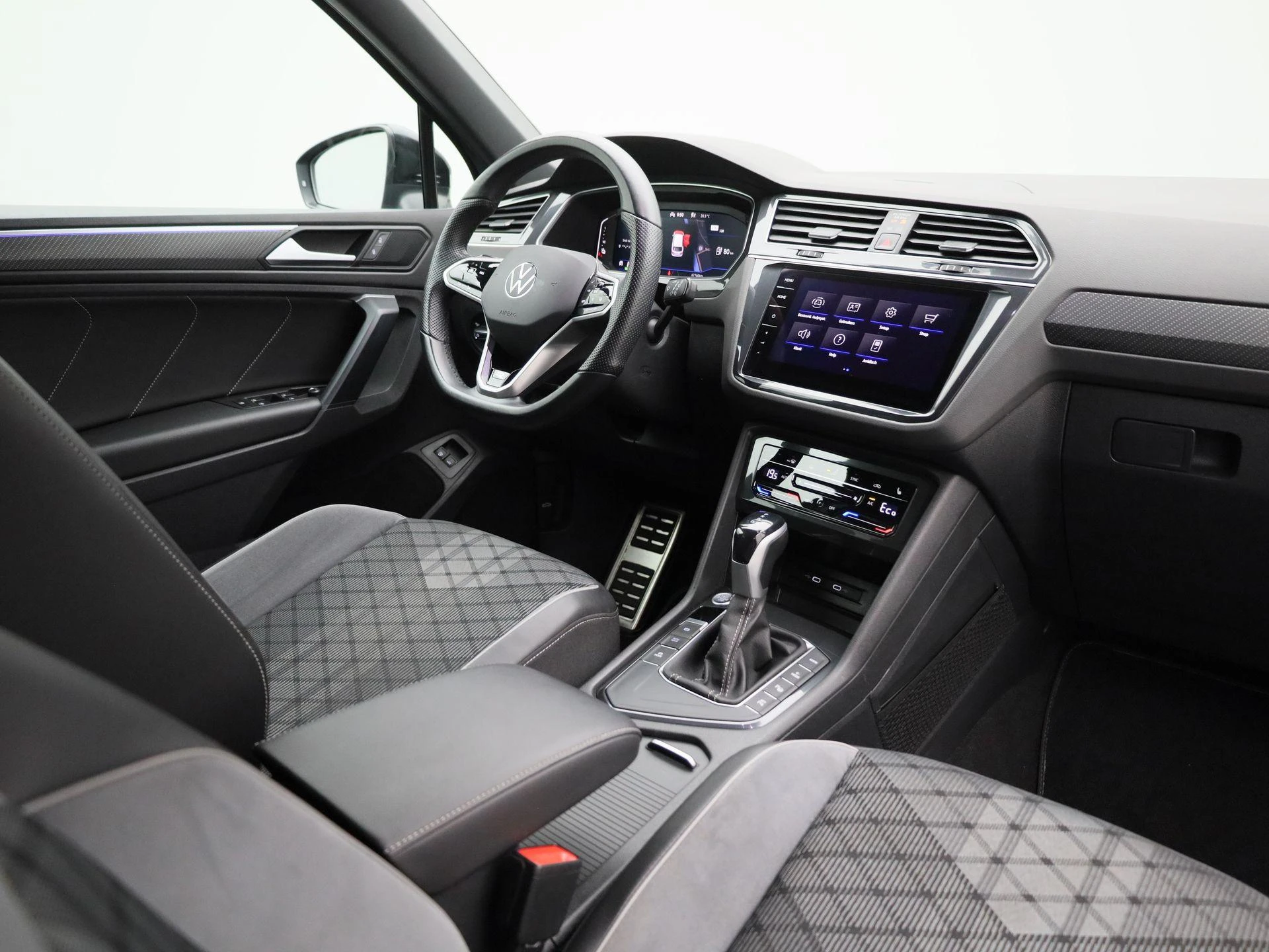 Volkswagen-Tiguan-image-38