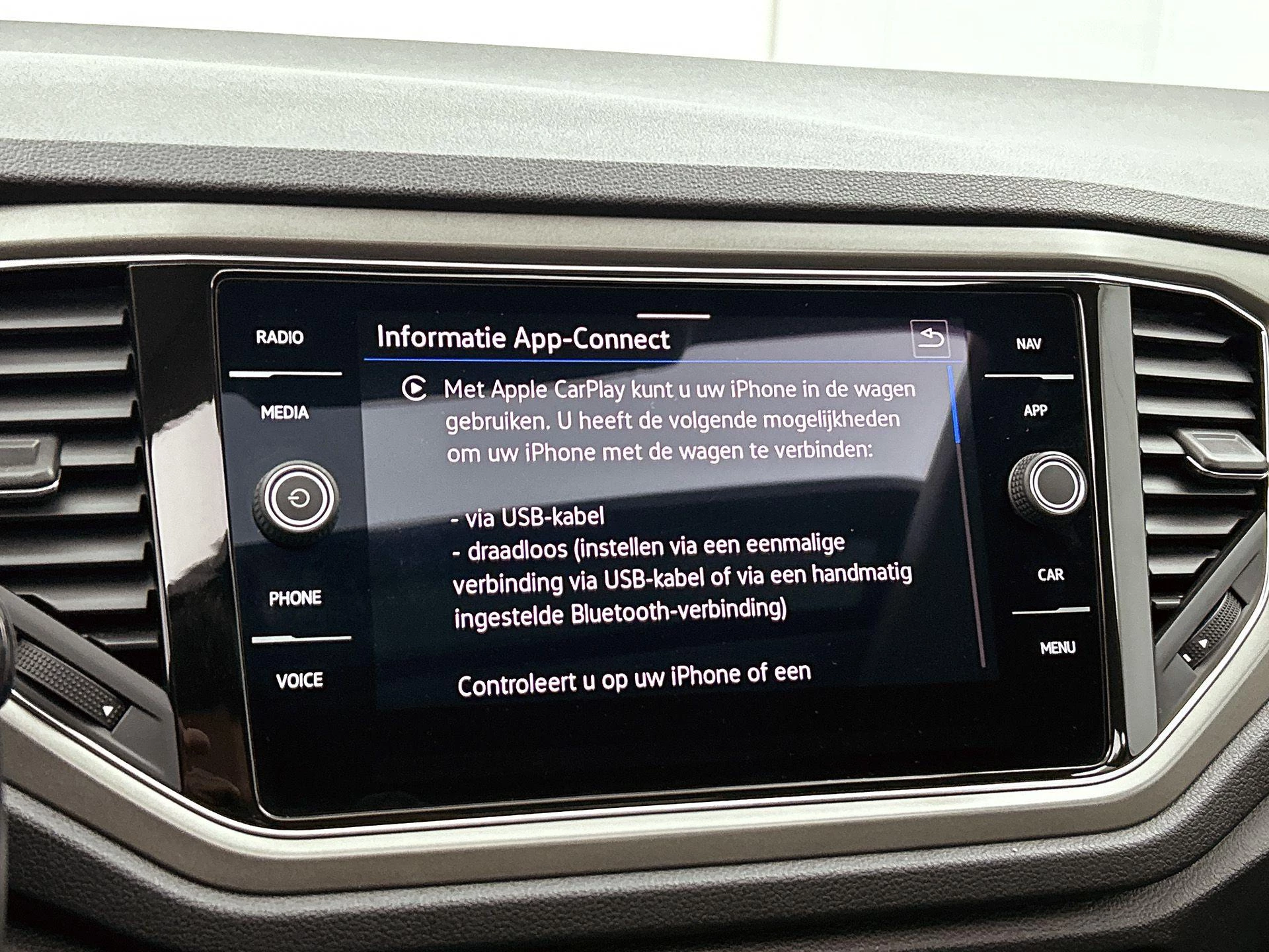 Volkswagen-T-Roc-image-14