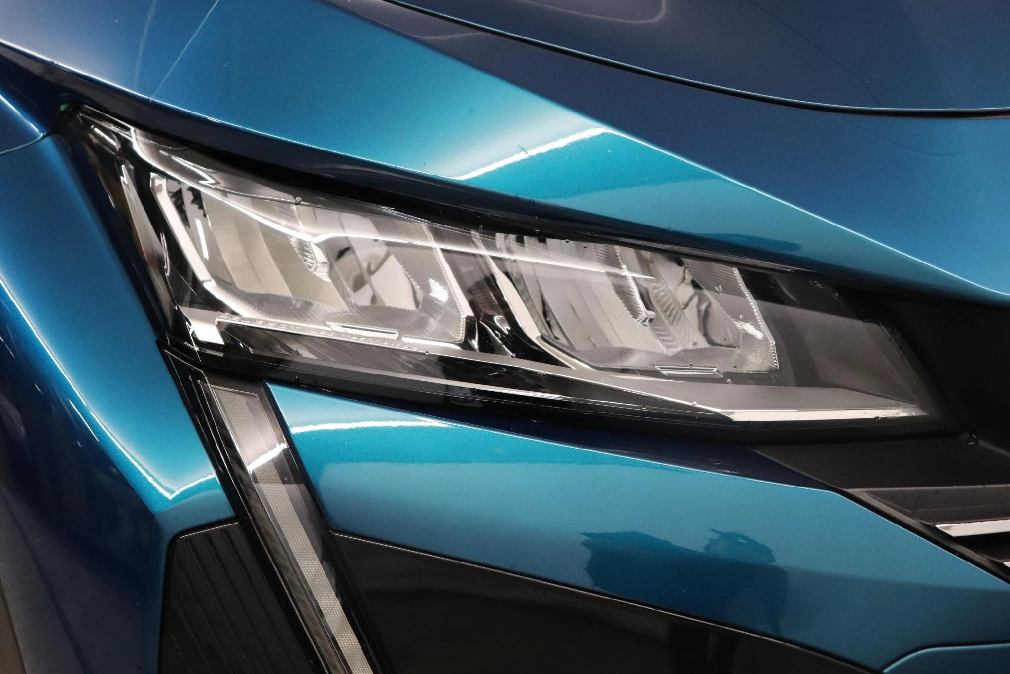 Peugeot 408 1.6 Hybrid 180 S&S EAT8 Allure