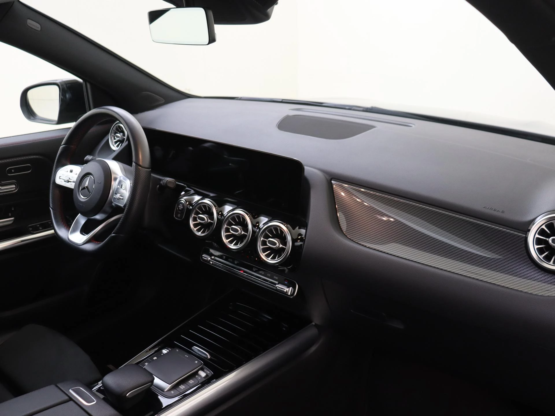 Mercedes-Benz-GLA-image-4