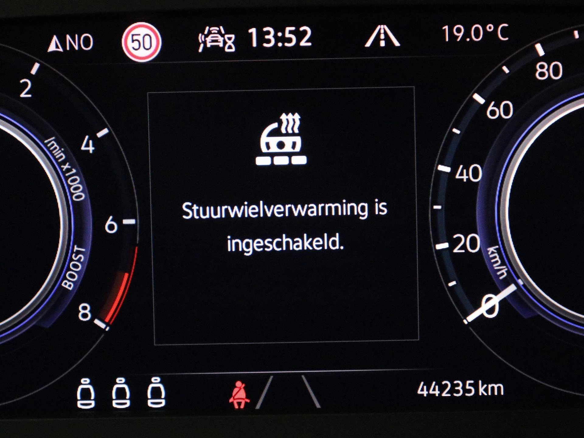 Volkswagen-Tiguan-image-19